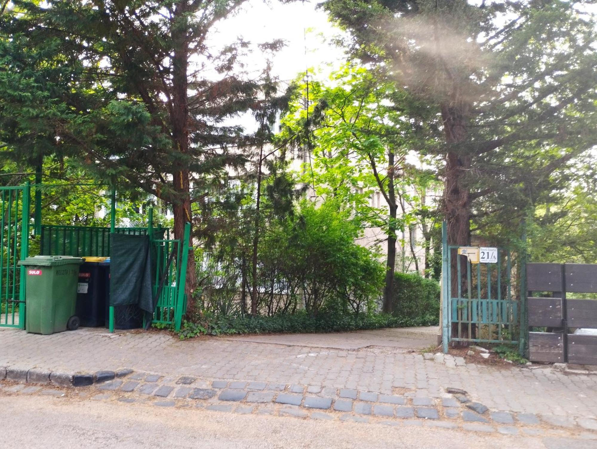 Greenview Apartment *