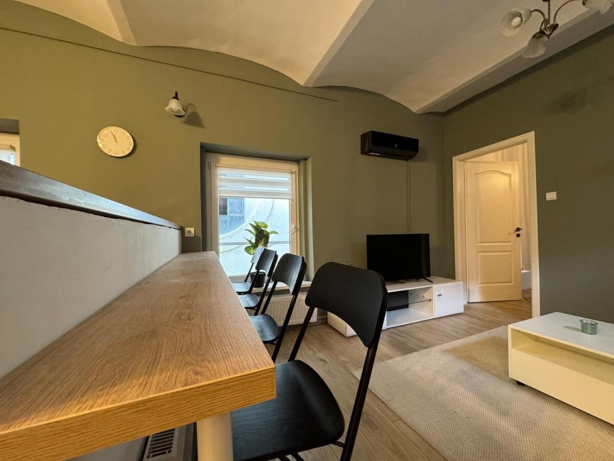V17 Duplex At Westend Mall Apartamento
