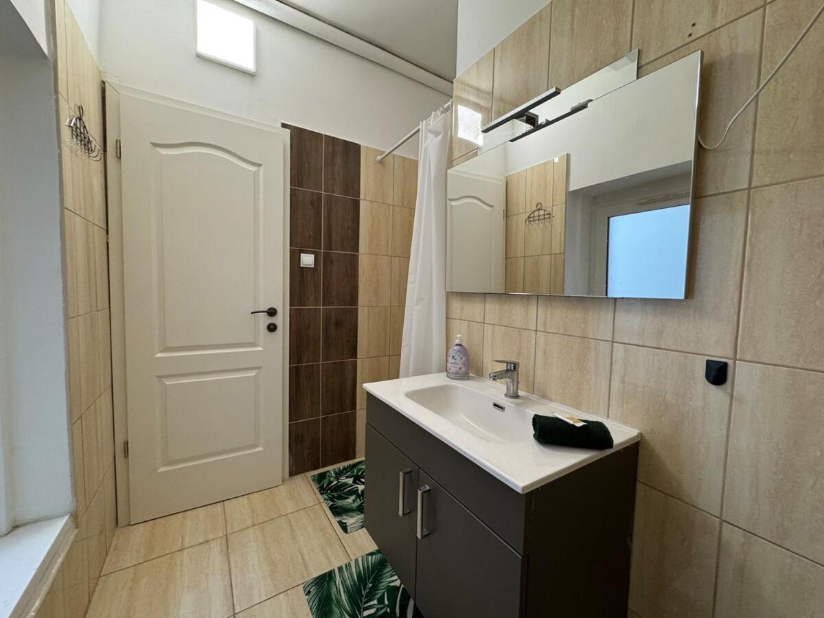 V17 Duplex At Westend Mall Apartamento *