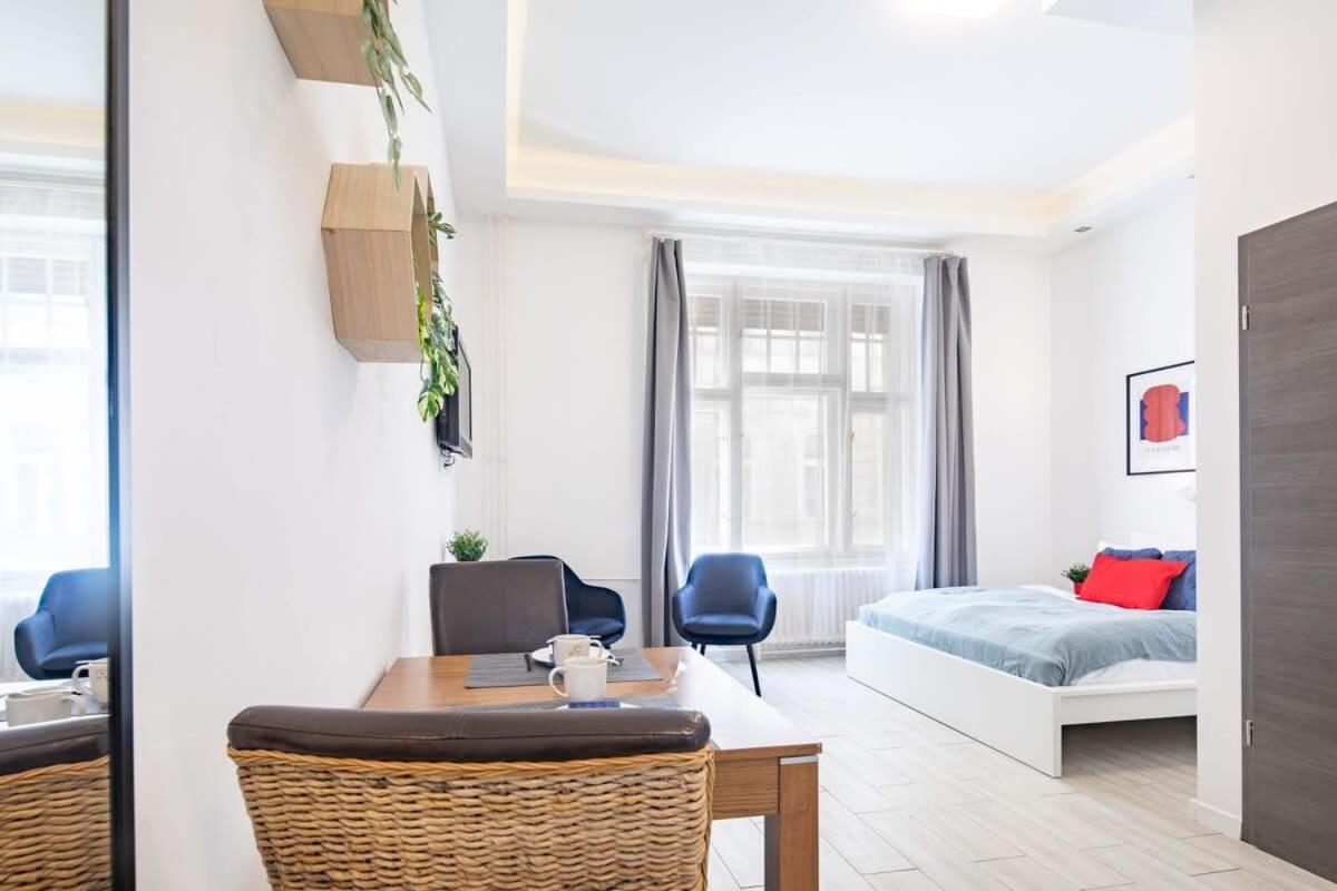 Explore From Apartamento