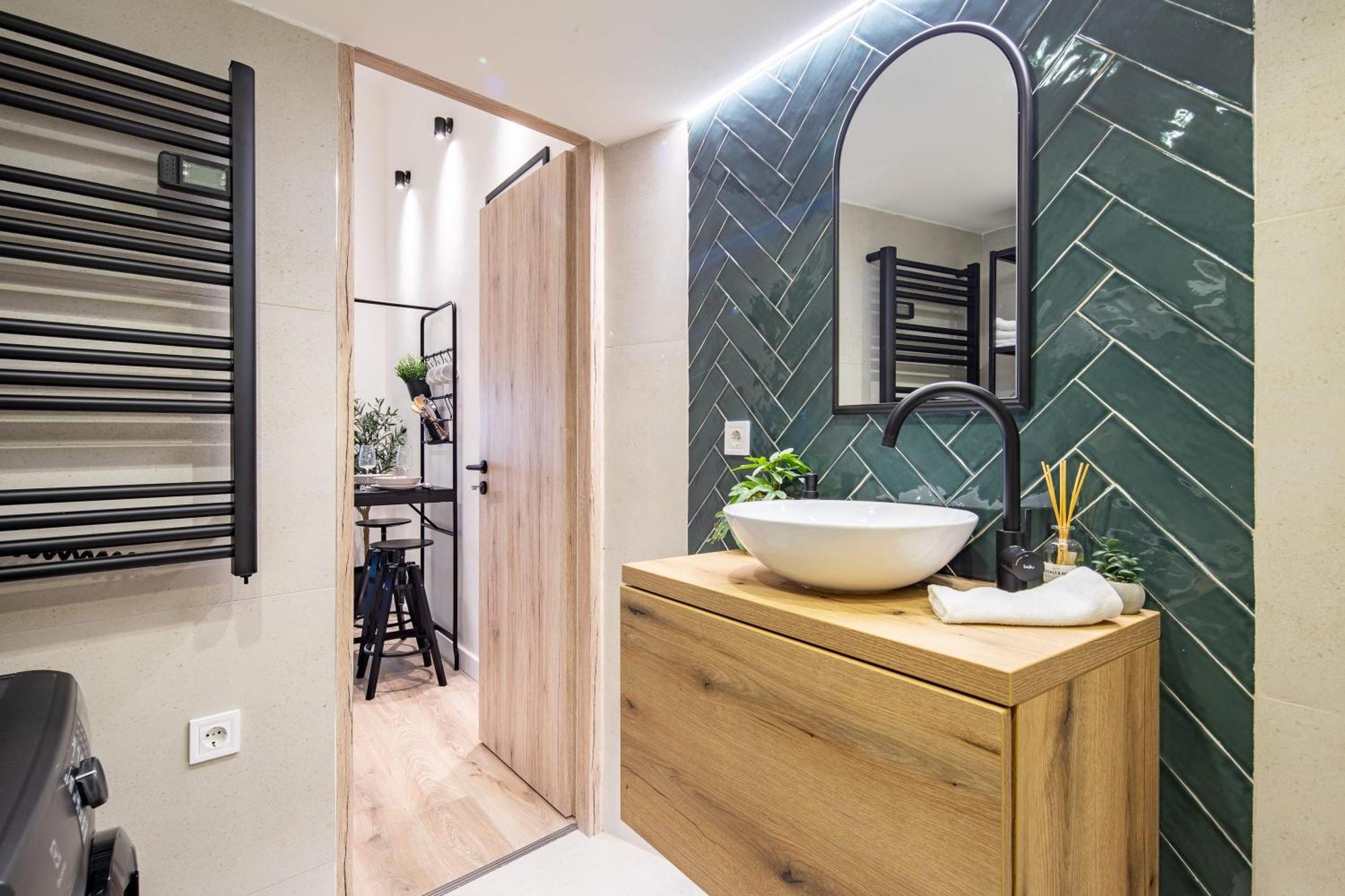 - Modern - Superb Style Apartment *