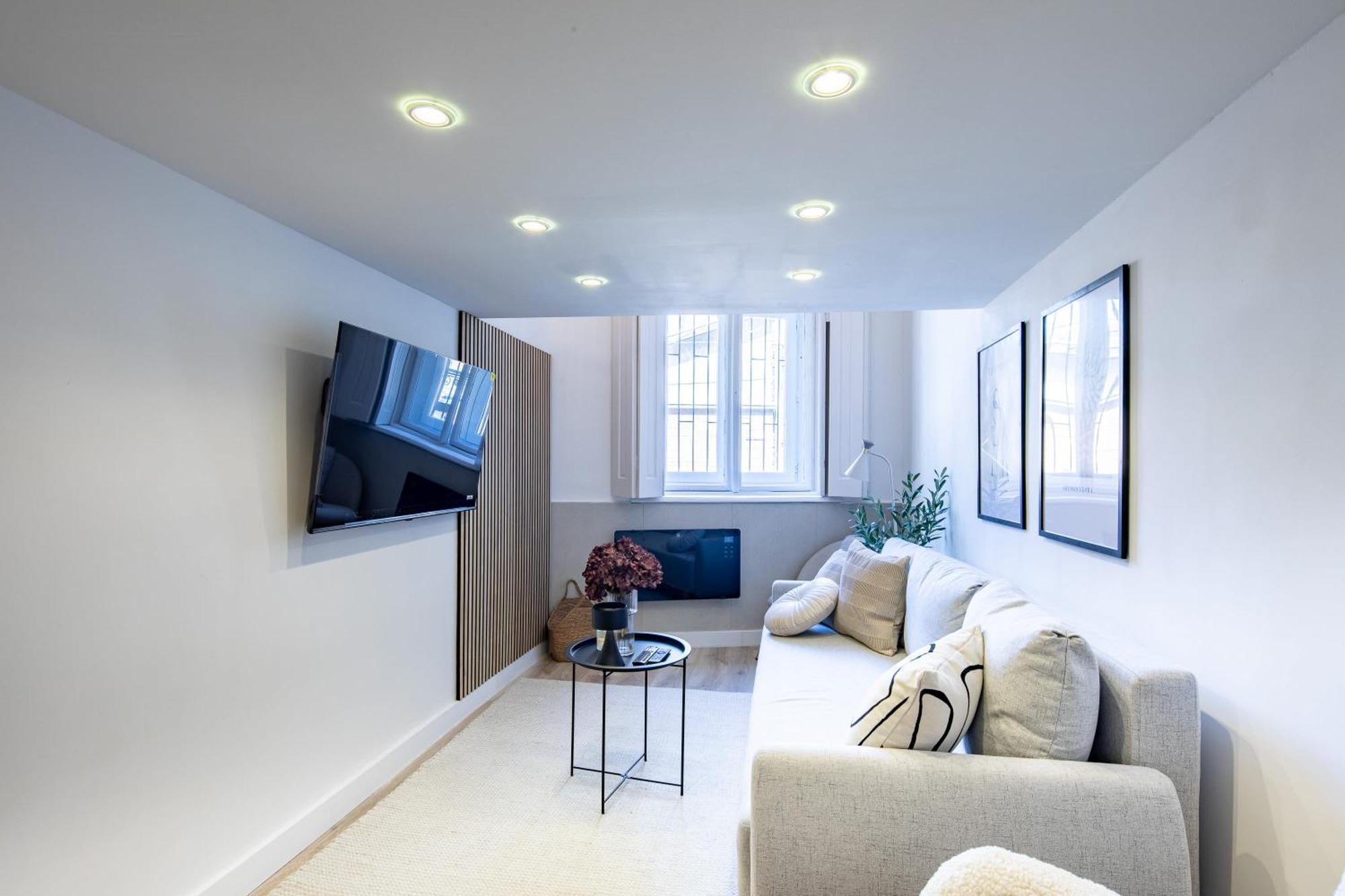 - Modern - Superb Style Apartment