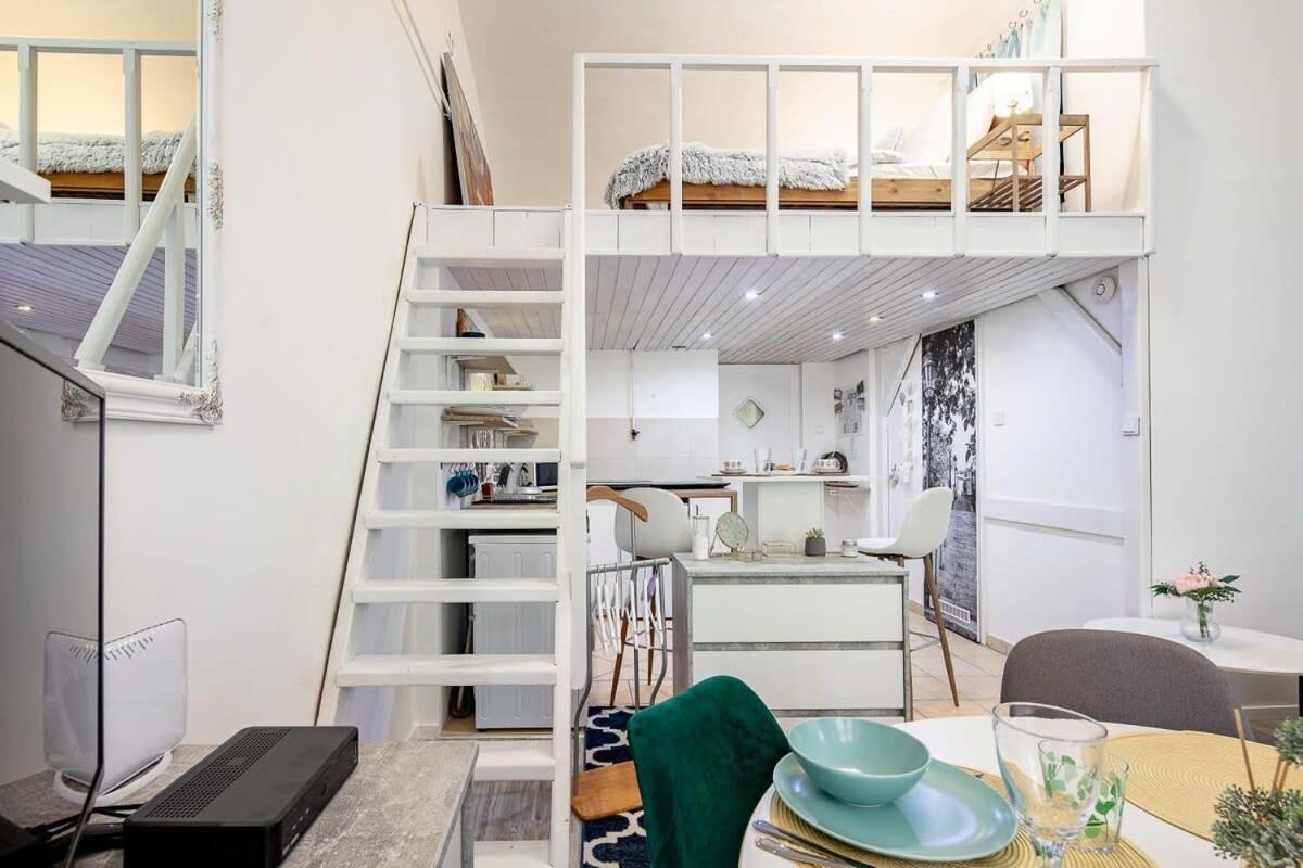Charming Cozy Downtown Heaven For 2 *