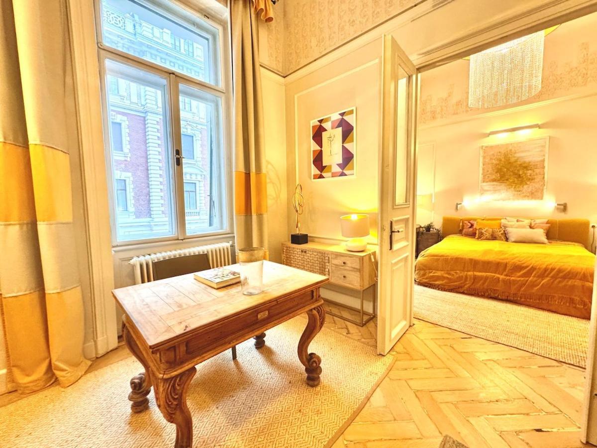 Apartament Andrassy Palace-stylish 2 *