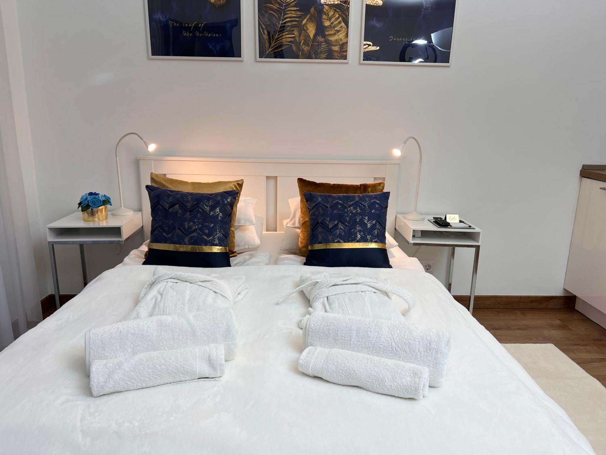 Luxe Studio With City Center Vibe