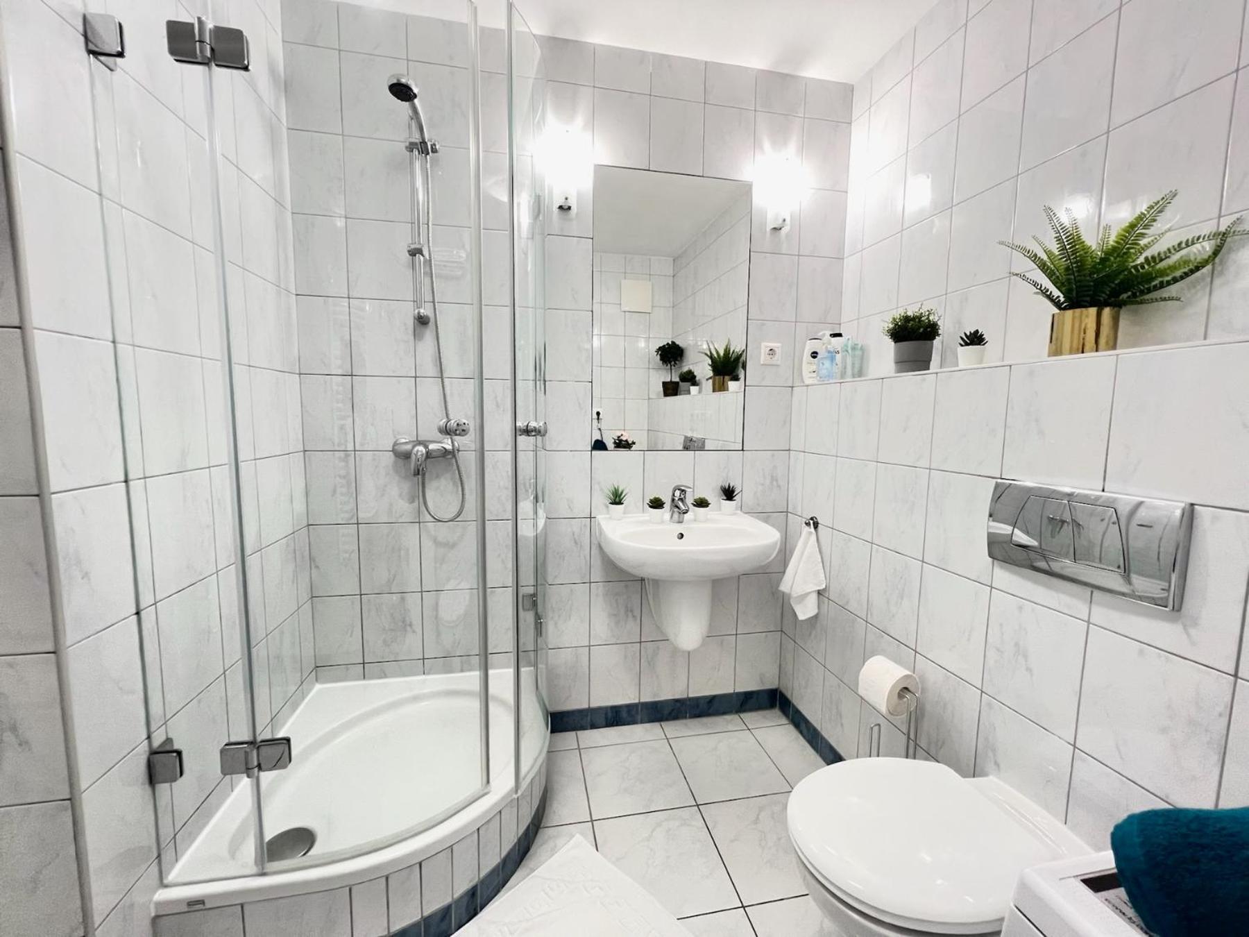 Luxury With A Beautiful View Of The Danube, Free - Wellness And Car Parking In The Center Of The Apartment