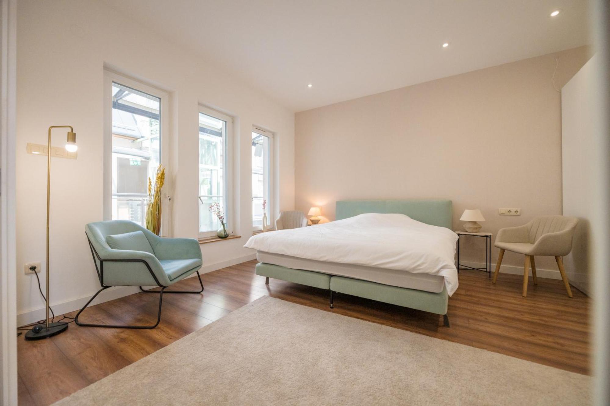 Luxury 5 Bedroom 5 Bathroom Penthouse By The Opera *