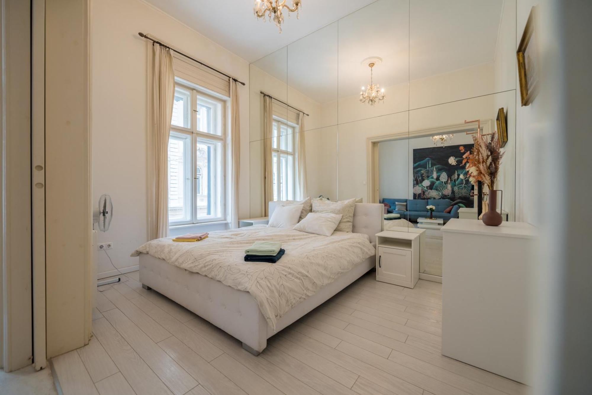 Spacious 3 Bedroom, 3 Ensuite Bathroom Elegant Near The Opera House
