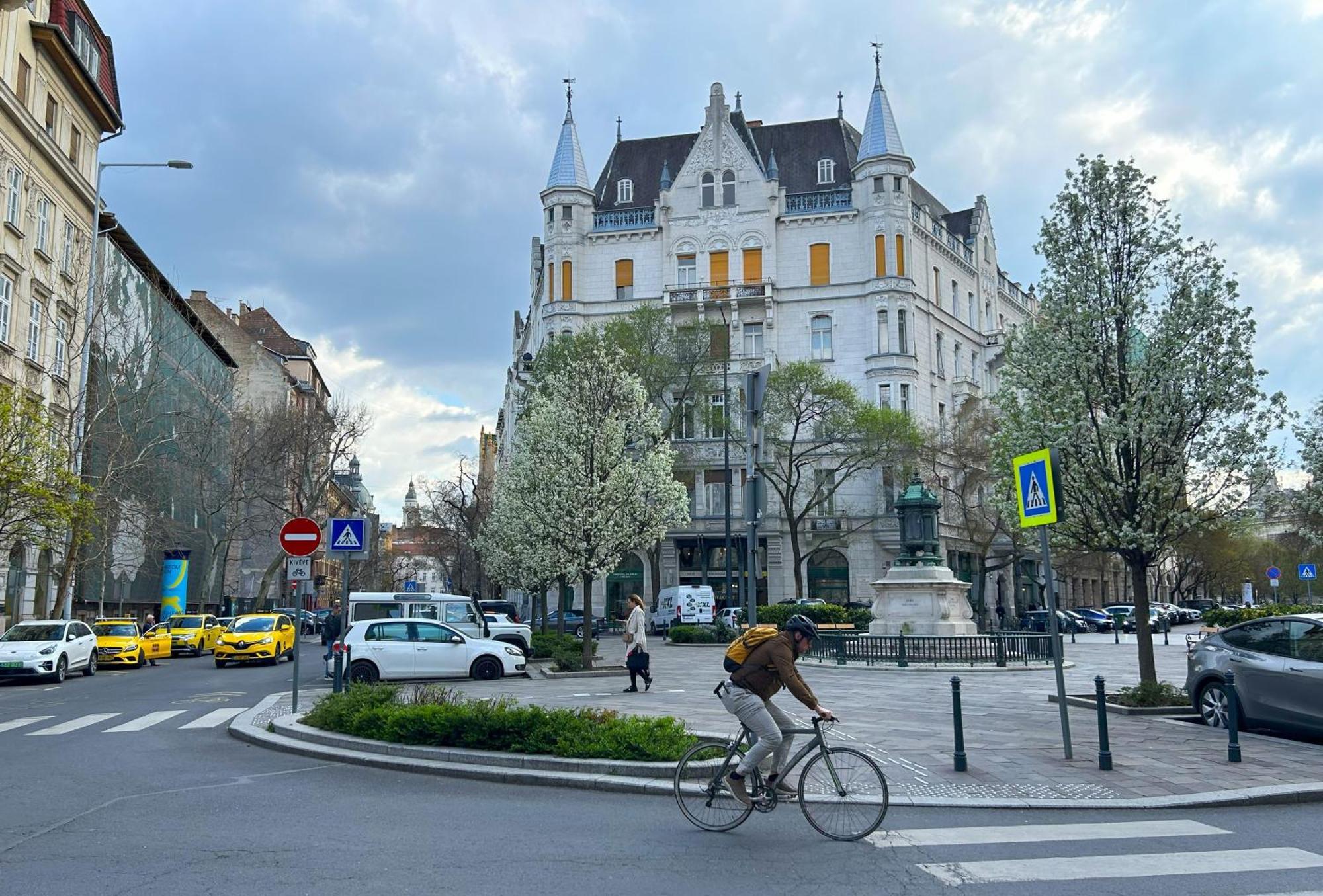 Appartement 2 Rooms Between Of Chain Bridge, Cathedral, Parlament,Castle Area *
