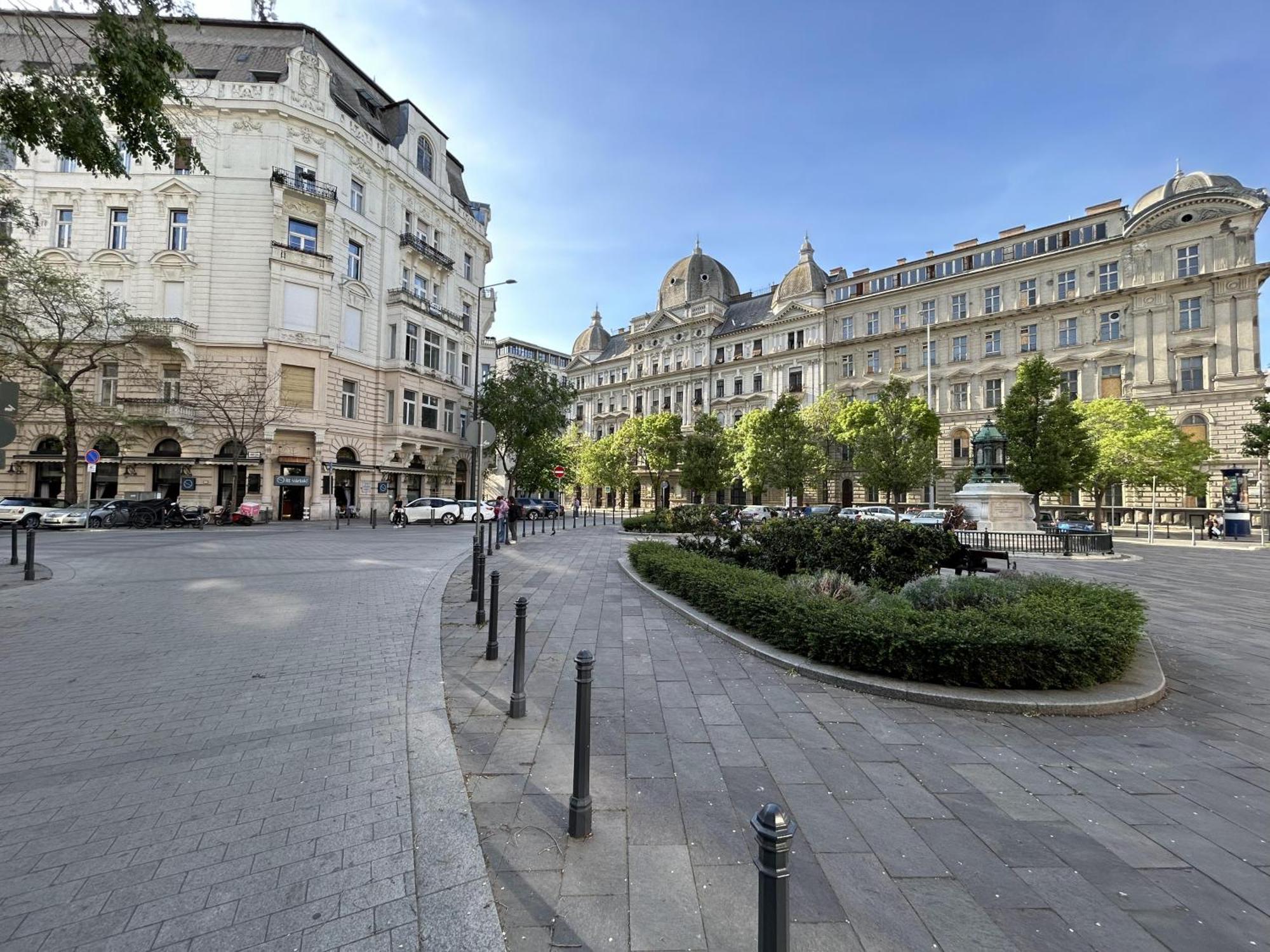 2 Rooms Between Of Chain Bridge, Cathedral, Parlament,Castle Area Appartement *
