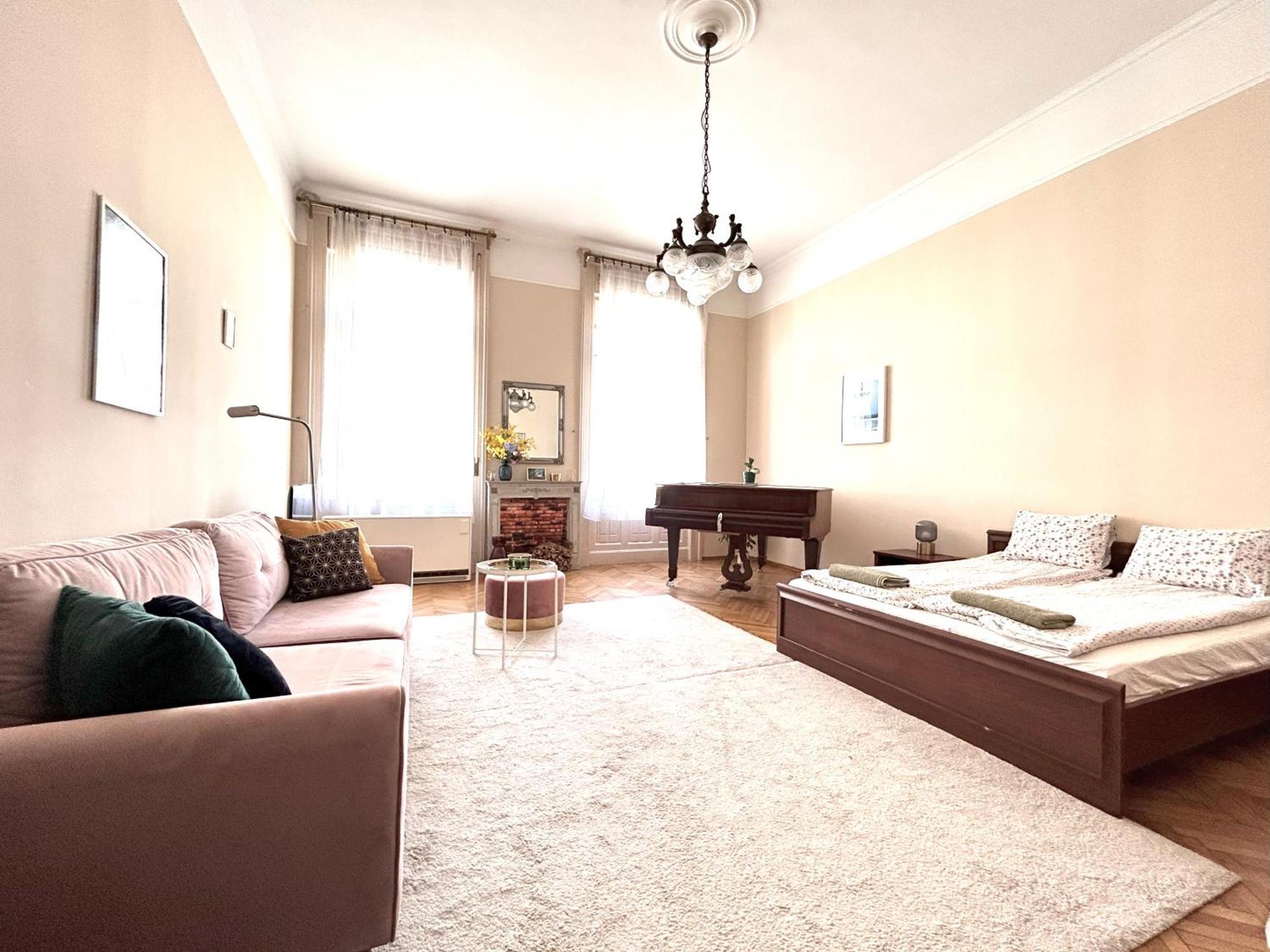 2 Rooms Between Of Chain Bridge, Cathedral, Parlament,Castle Area Appartement