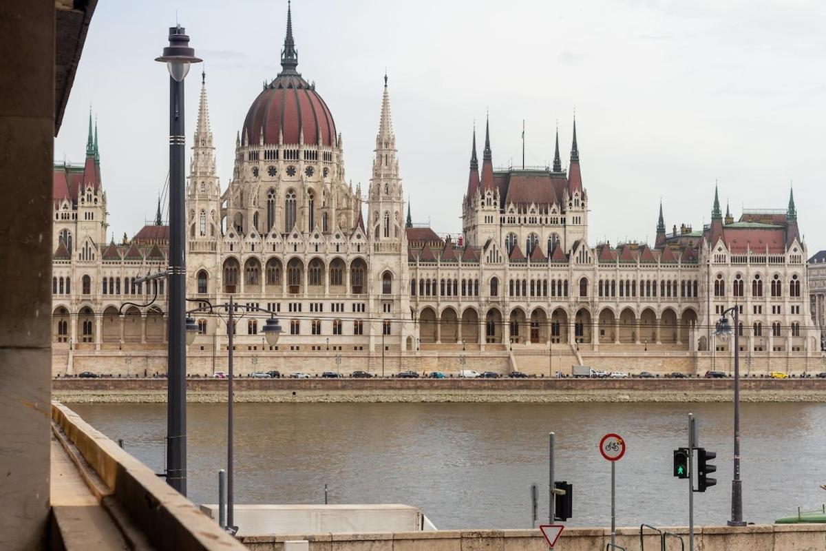 Vintage Parlament View Riverside W Ac By Nw