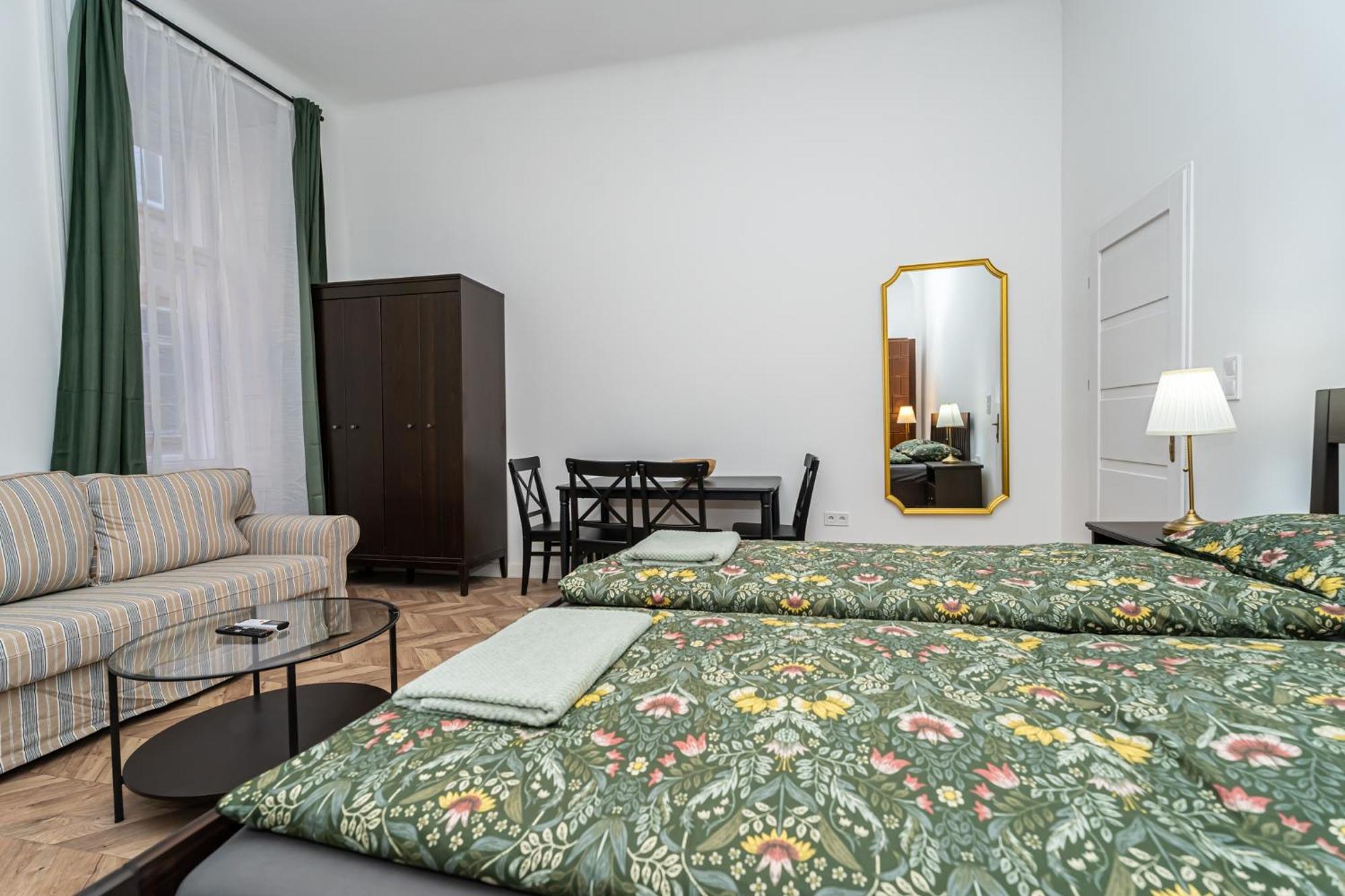 Gozsdu Court Pollack Budapest