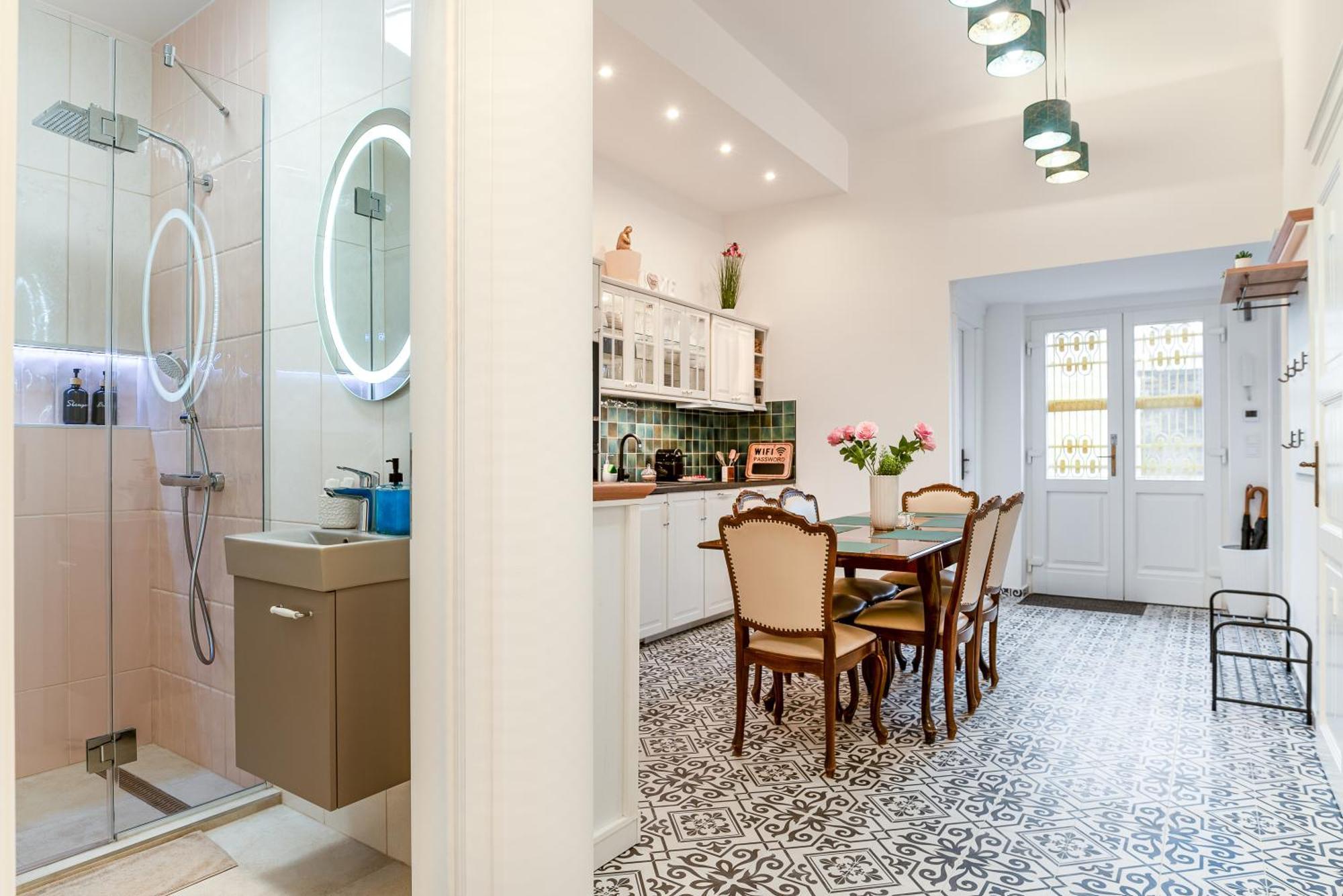 Broadway Street With 3 Bedrooms & 2 Bathrooms * Budapest