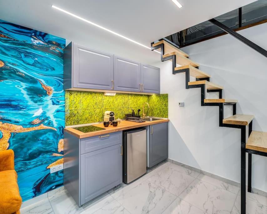 Loft 8 - Grand Stylish With Parking *
