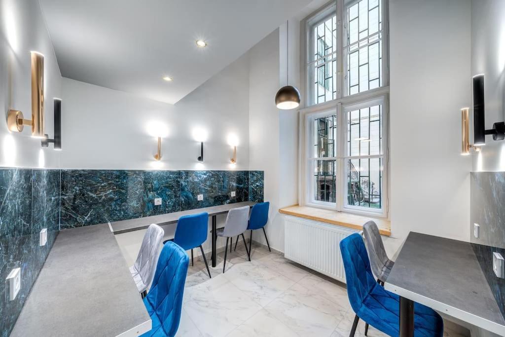 Loft 8 - Grand Stylish With Parking *