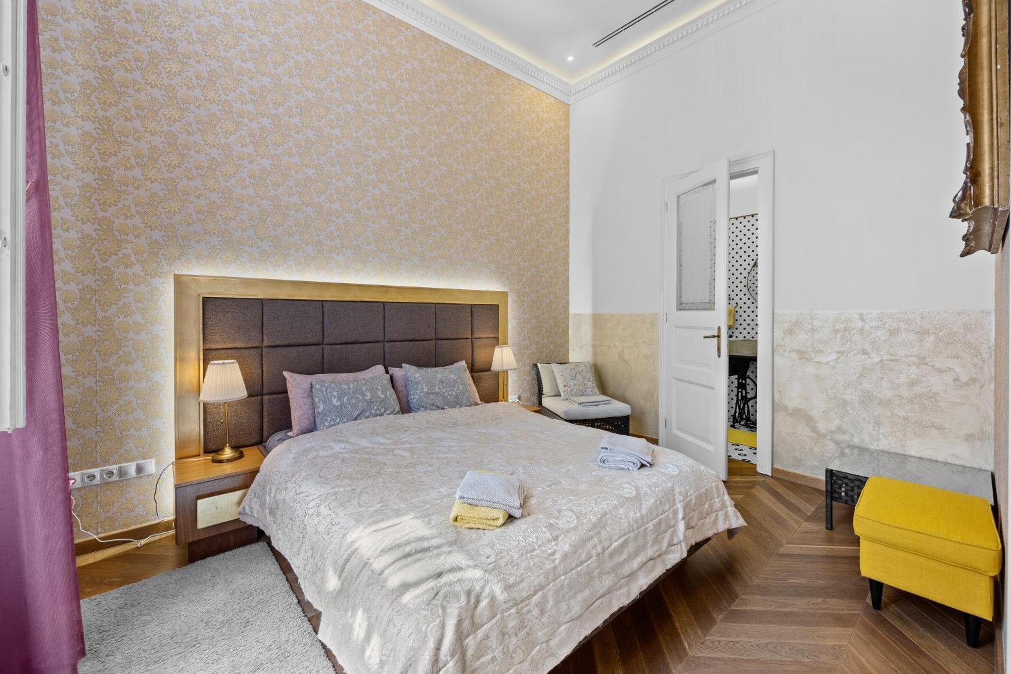 Count Zrinyi Basilica Luxurious *