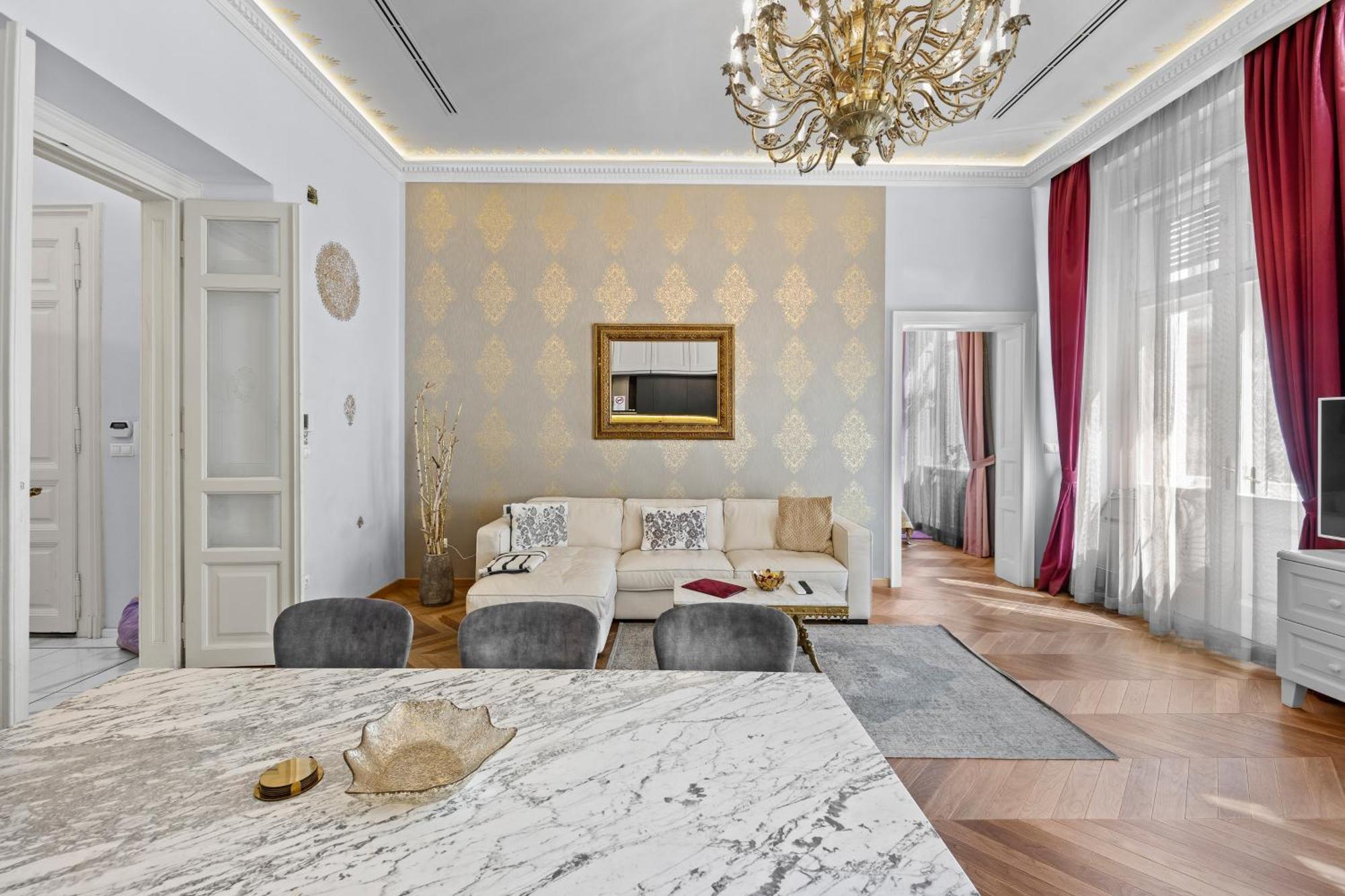 Count Zrinyi Basilica Luxurious *