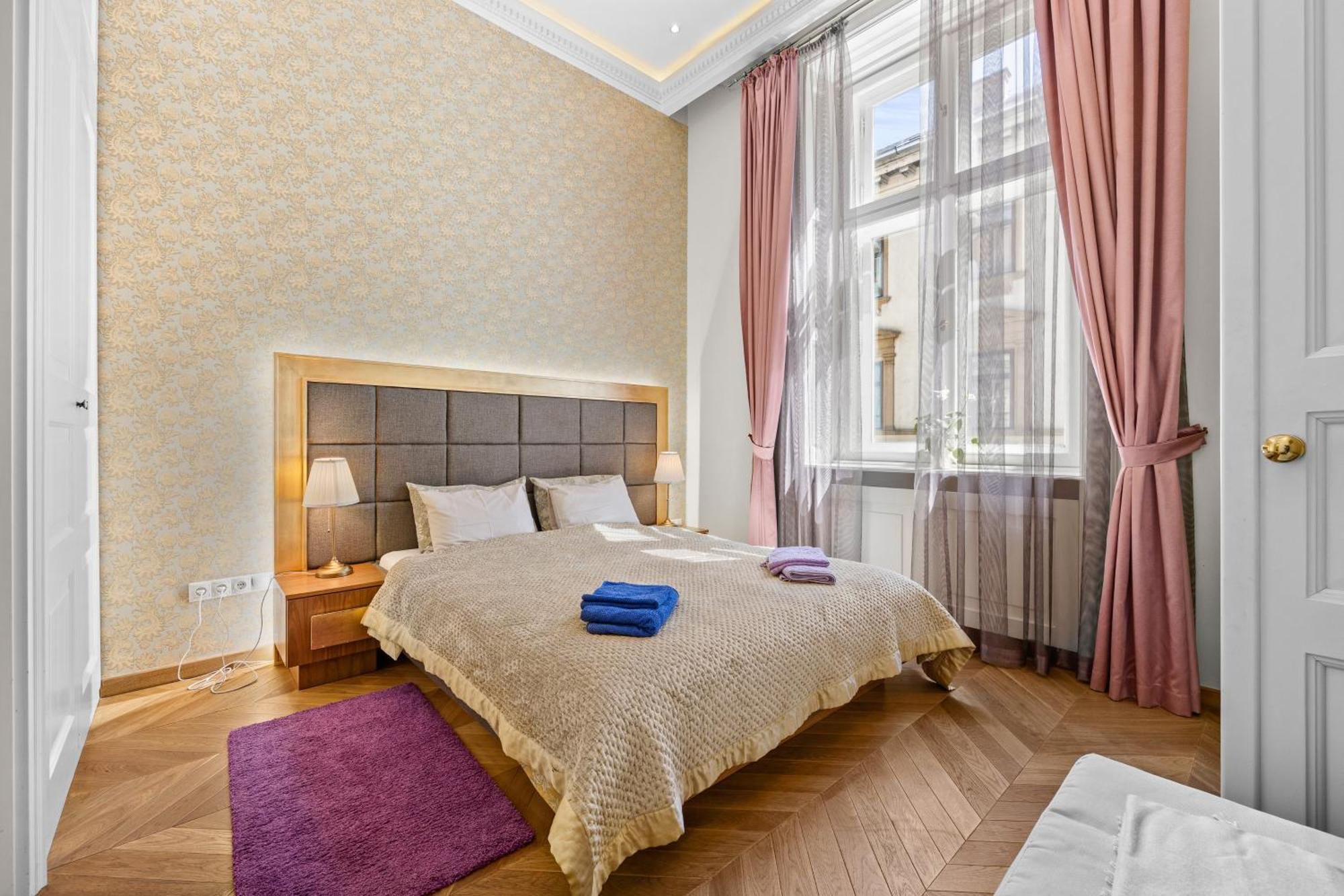 Count Zrinyi Basilica Luxurious Budapest