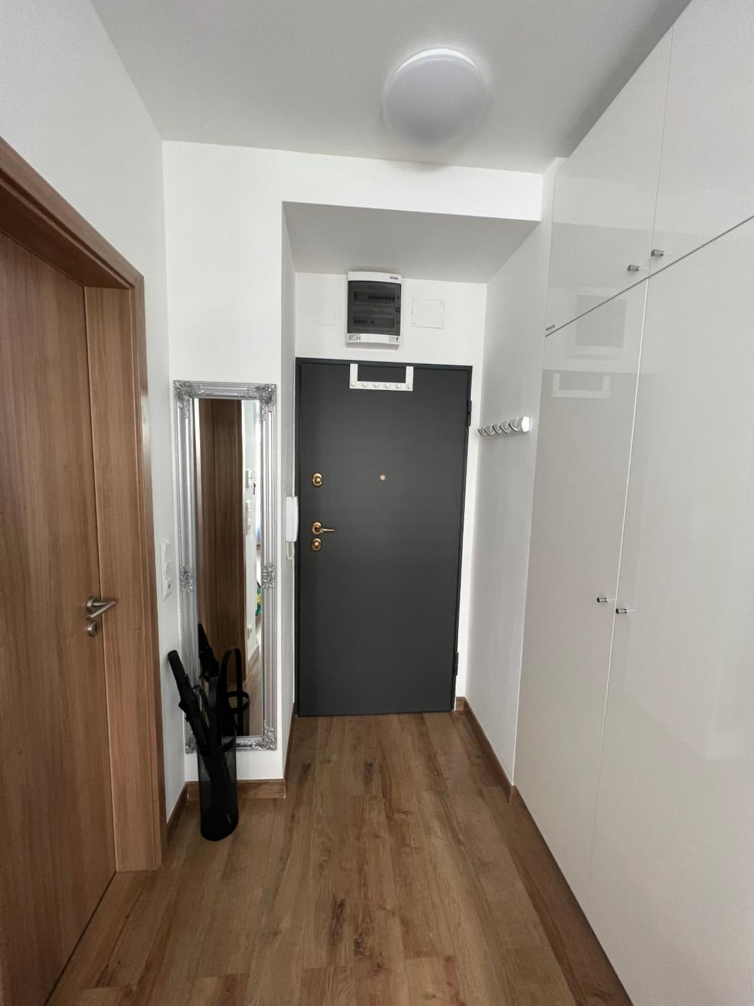 Apartment Luxe With Pool, Parking & Ac