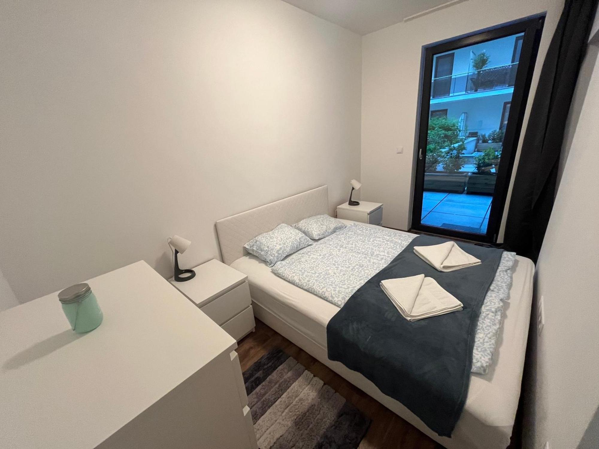 With Garage And Balcony In Center Apartamento