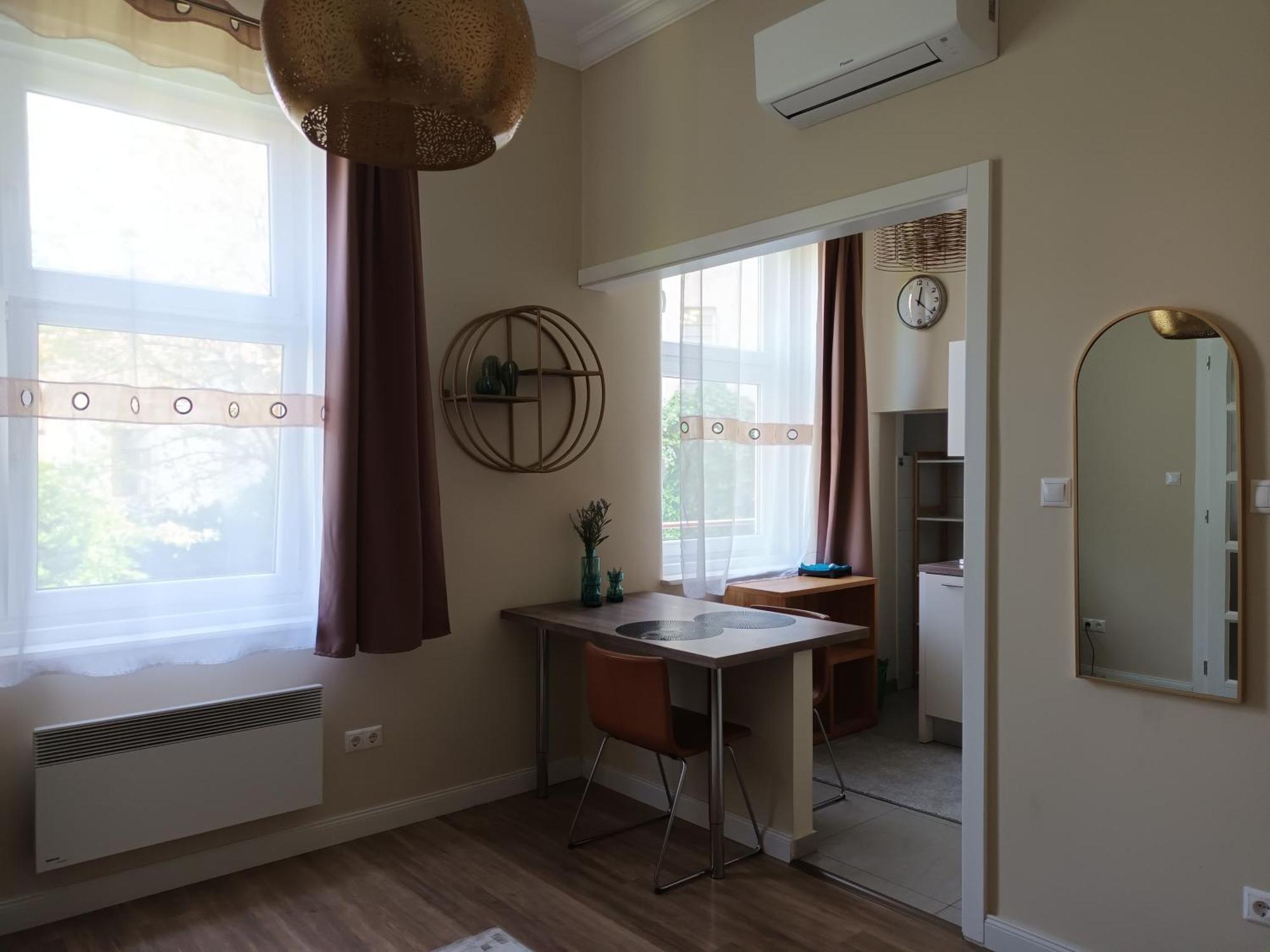 Hilltop Garden Apartment *