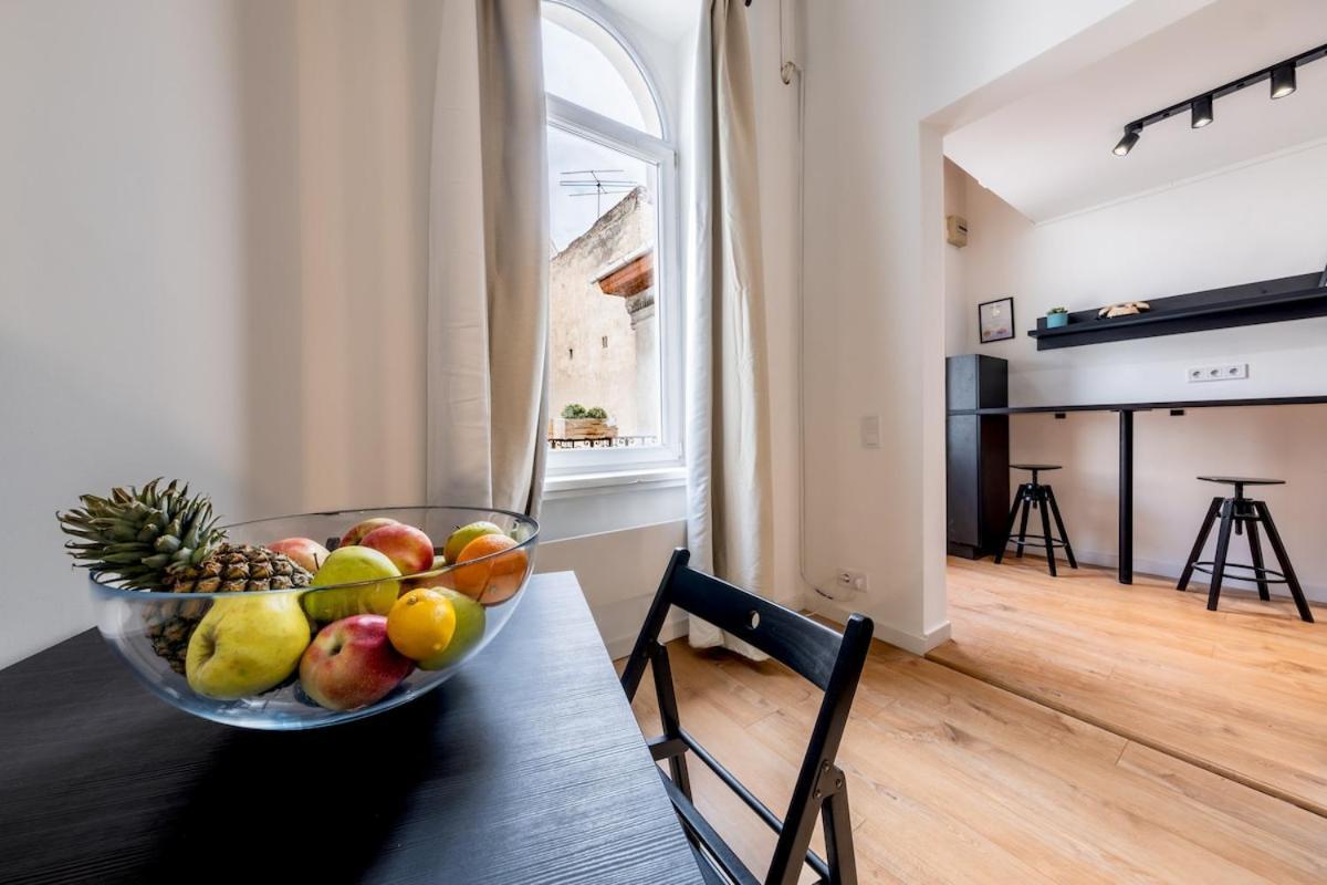 Black And White - Dob Utca Apartamento