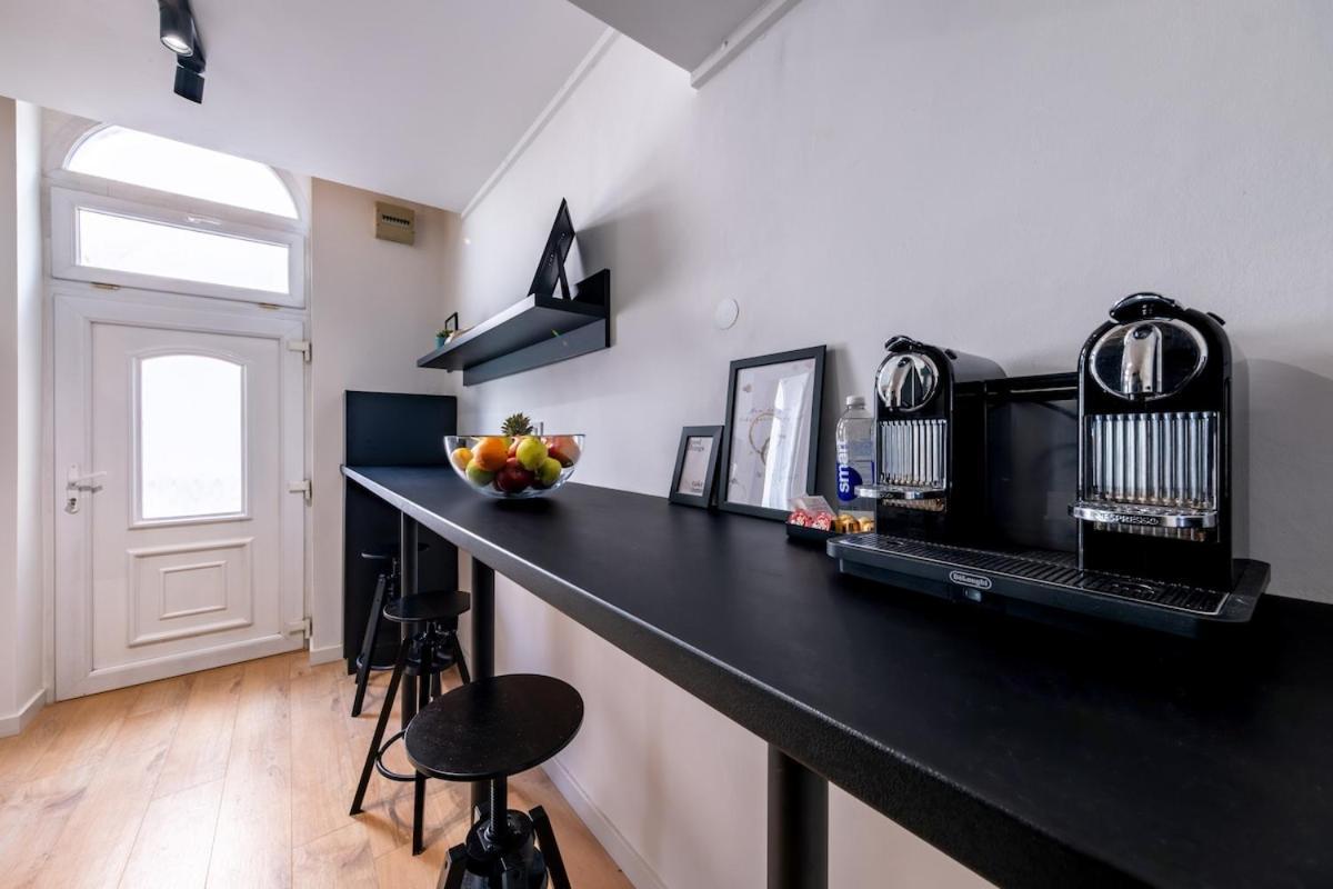 Black And White - Dob Utca Apartamento