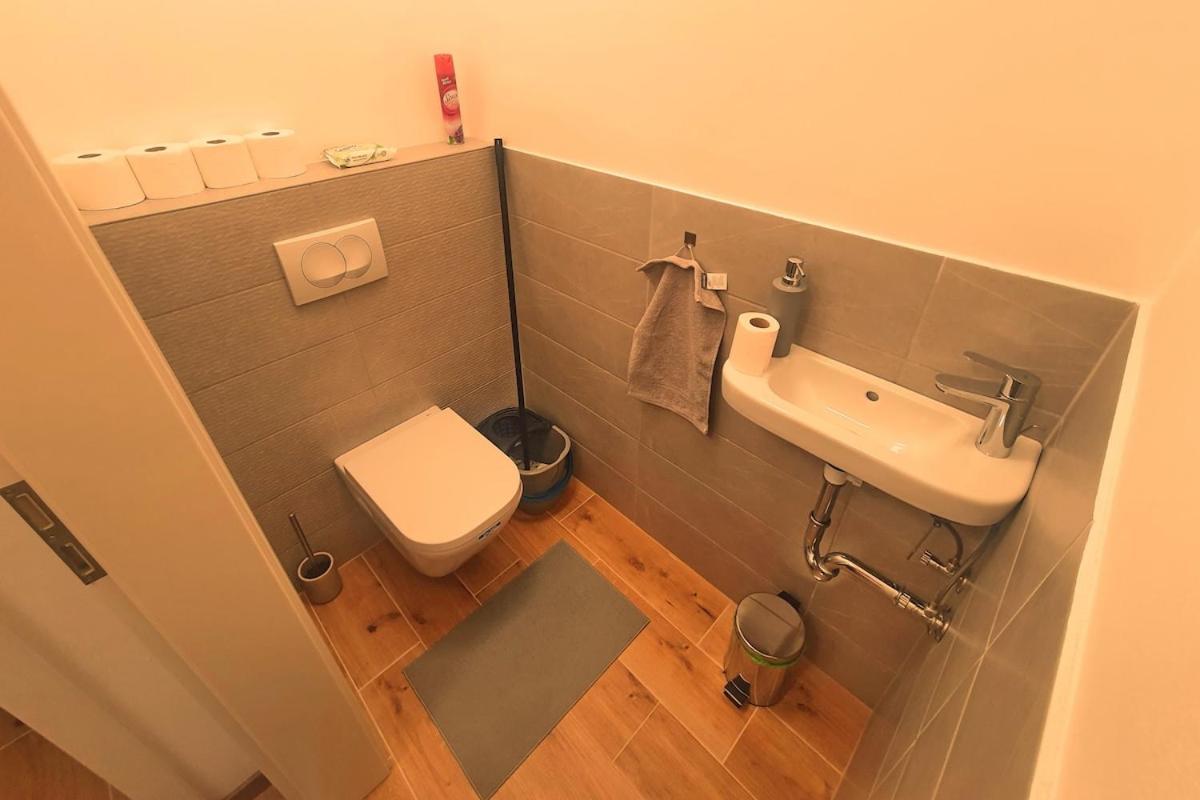 Quiet Flat Near Downtown, With Free Garage Apartment Budapest