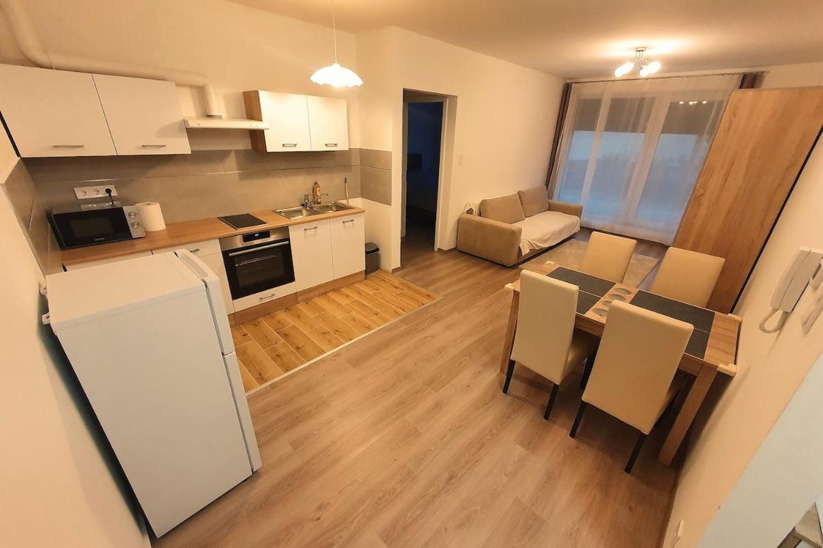 Quiet Flat Near Downtown, With Free Garage *