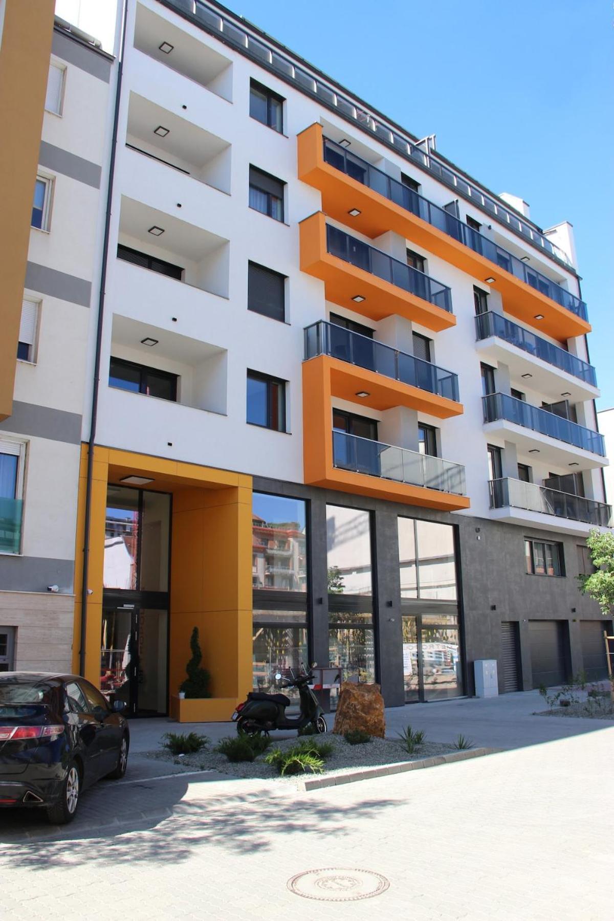 Quiet Flat Near Downtown, With Free Garage Apartamento *