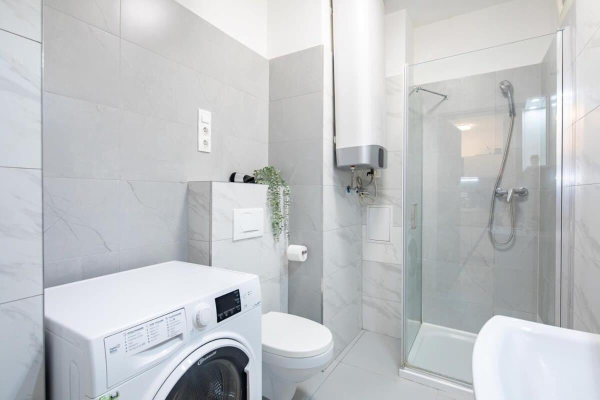 Centrally Located For Solo Traveller * Budapest