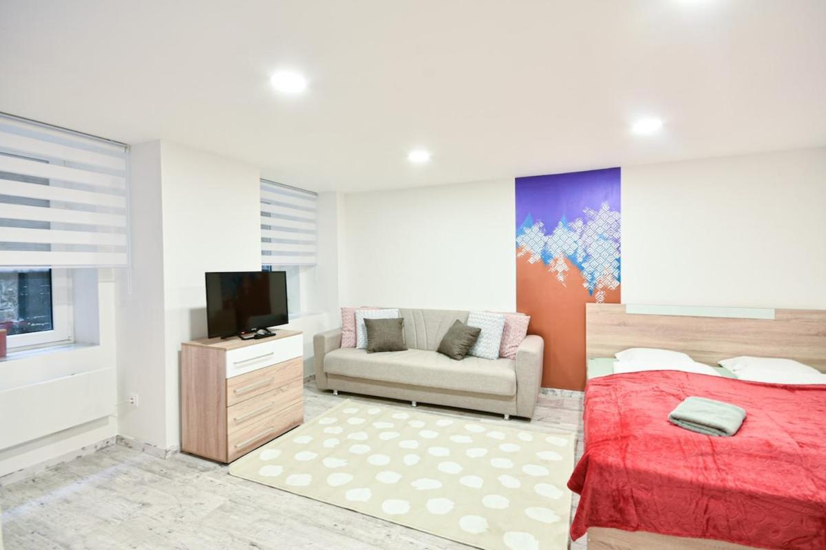 Madman's Labyrinth By Nw Apartman