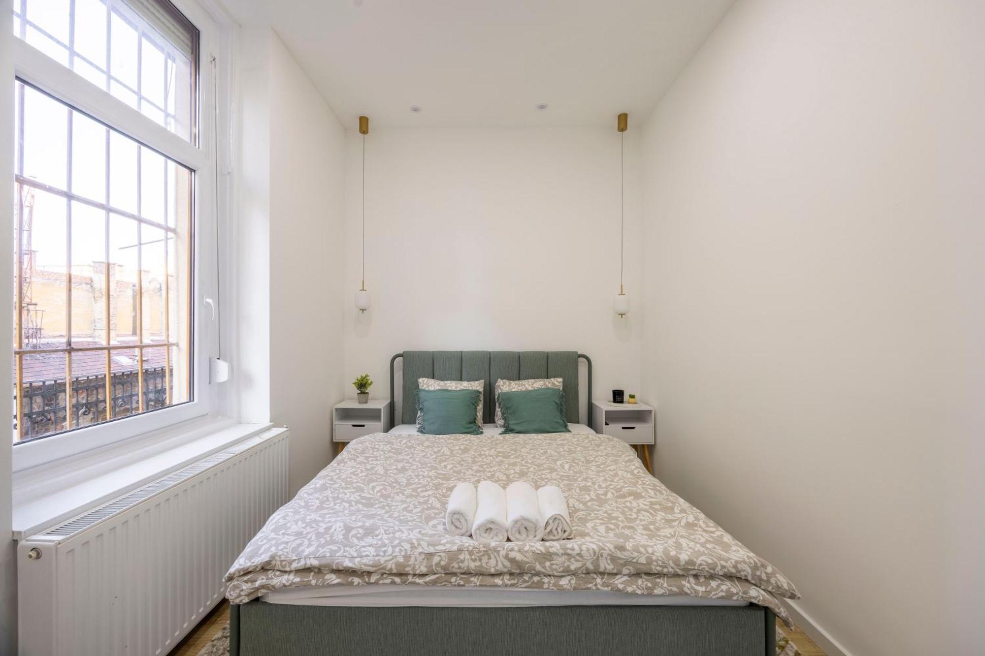 Apartman Located Grand With 4 Bedrooms *