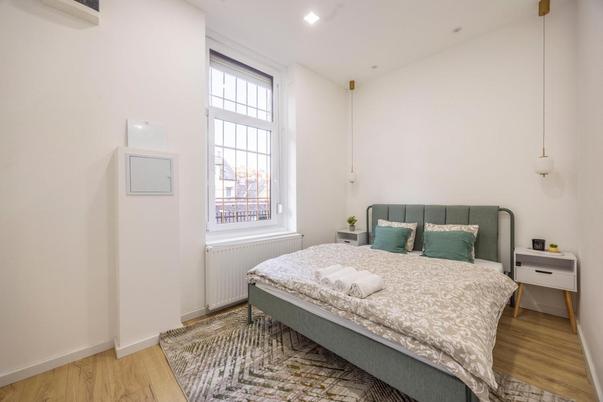 Apartman Located Grand With 4 Bedrooms *