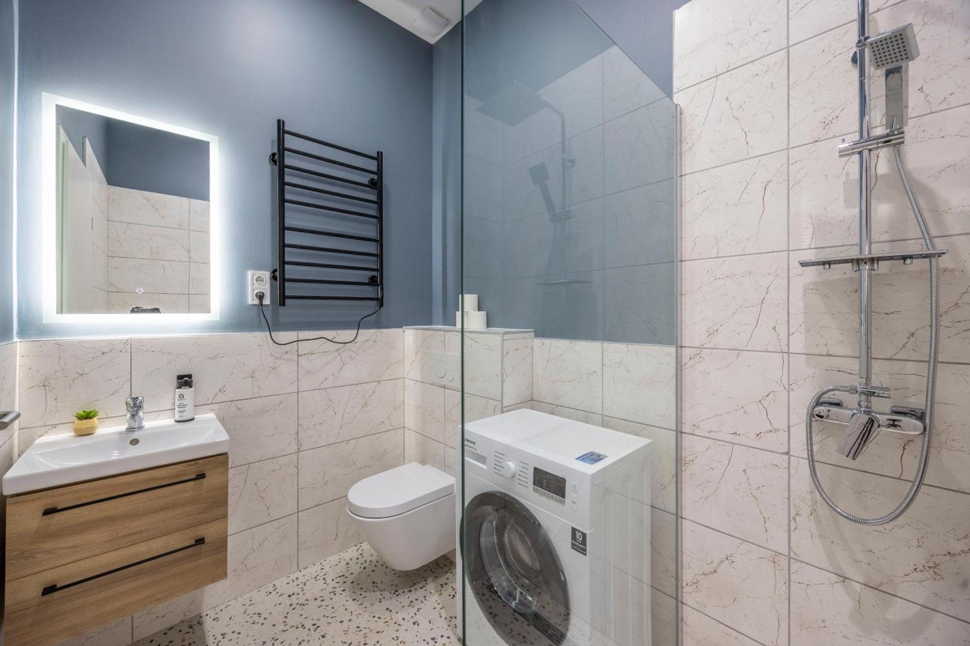 Located Grand With 4 Bedrooms Apartman