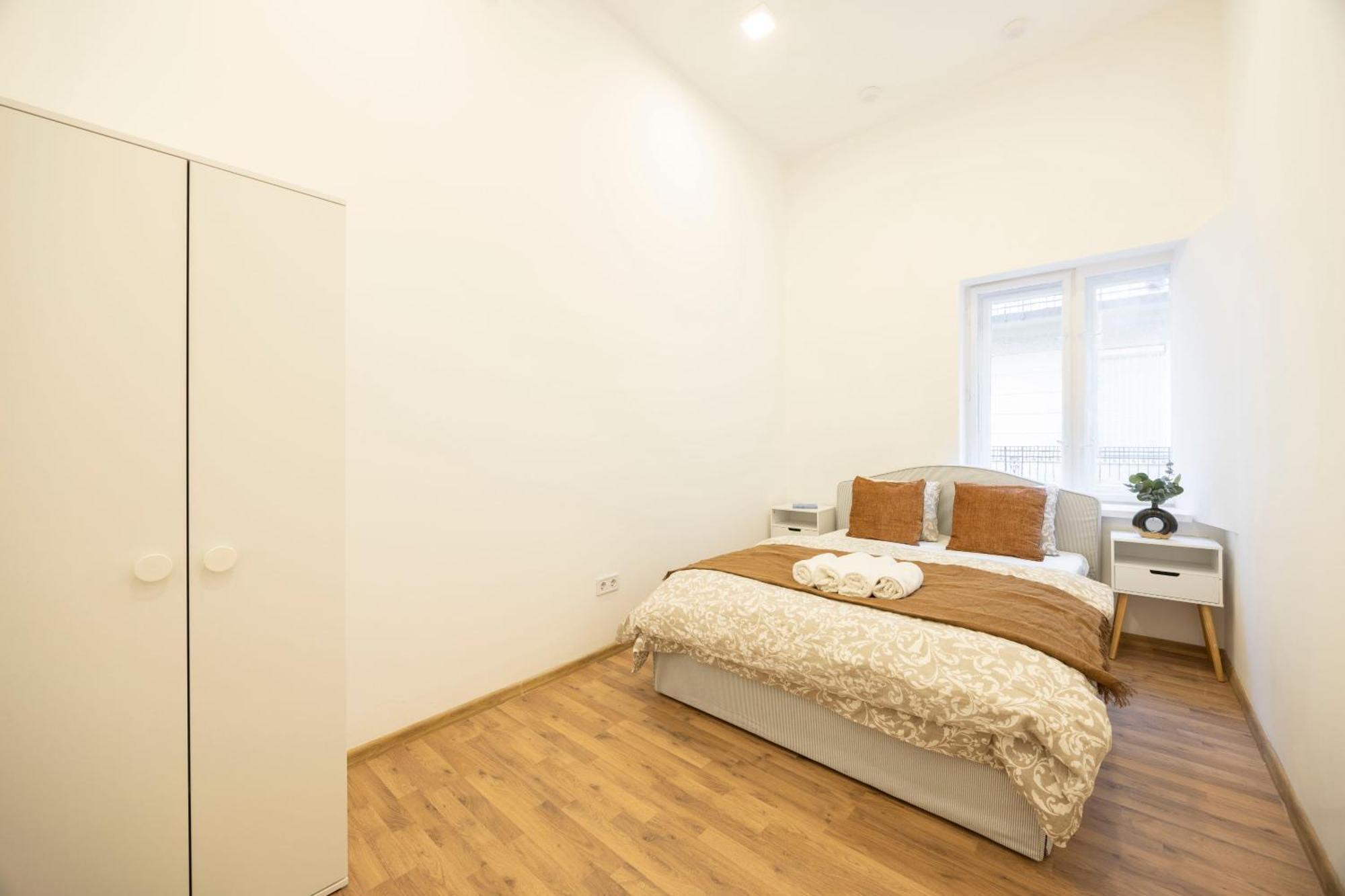 Apartman Located Grand With 4 Bedrooms *