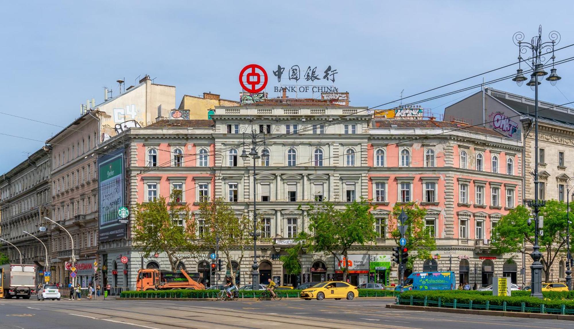 Apartmán Oktogon Four *
