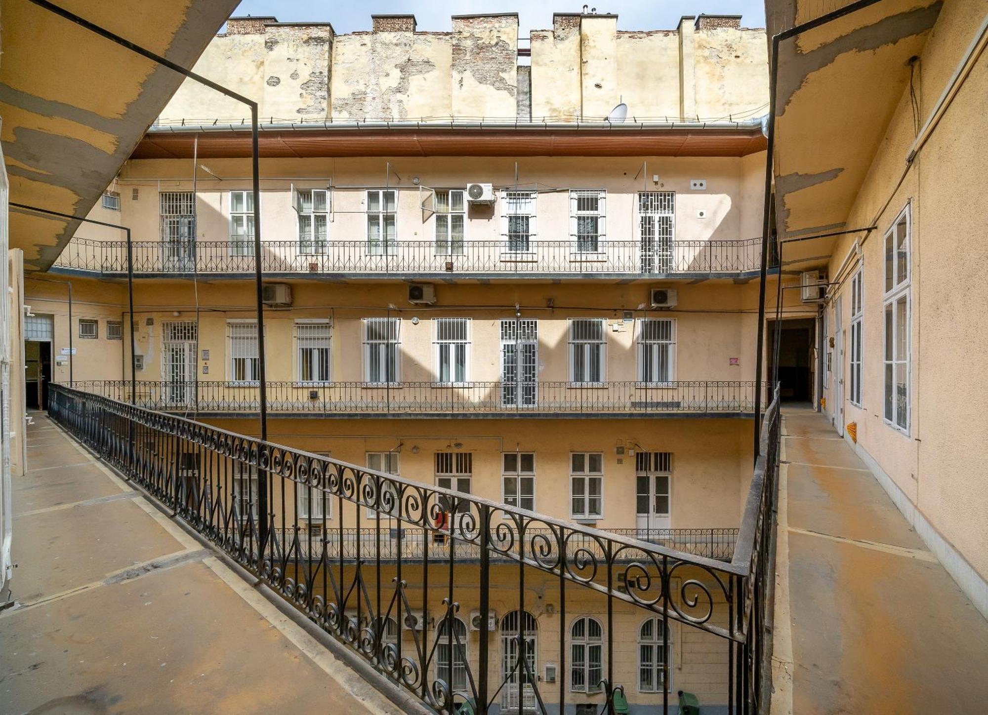 Oktogon Four * Budapest