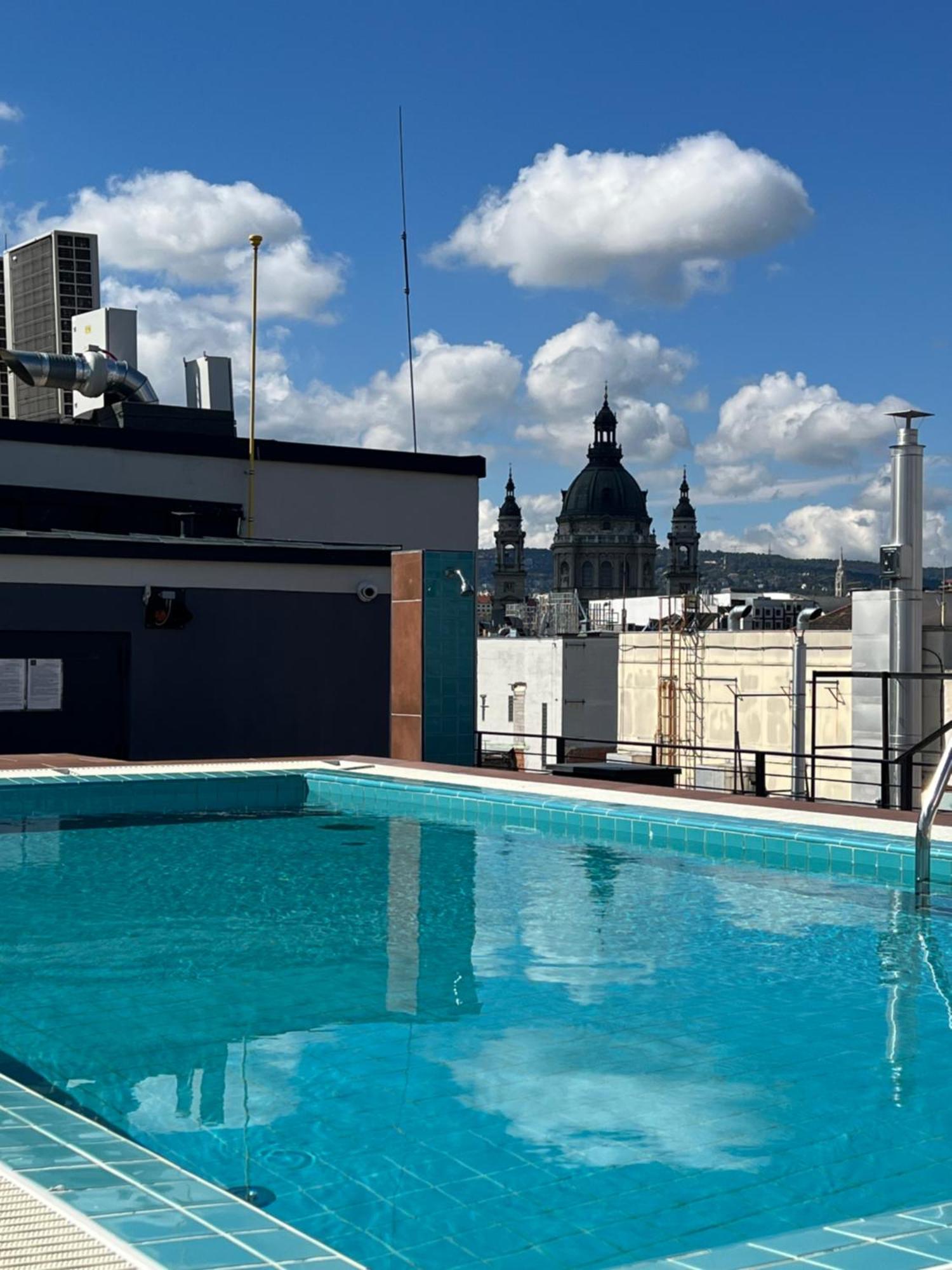 Luxe With Pool, Parking & Ac Budapest