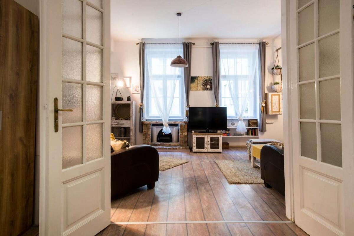 Vintage Style Flat In The Heart Of Buda Apartment Budapest