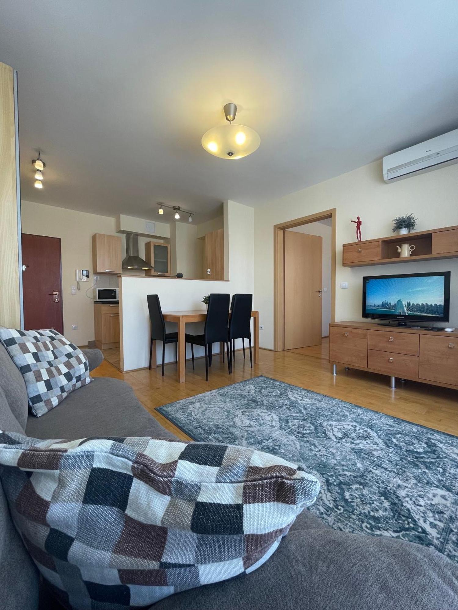 Midtown - Easy Check-in&parking * Budapest