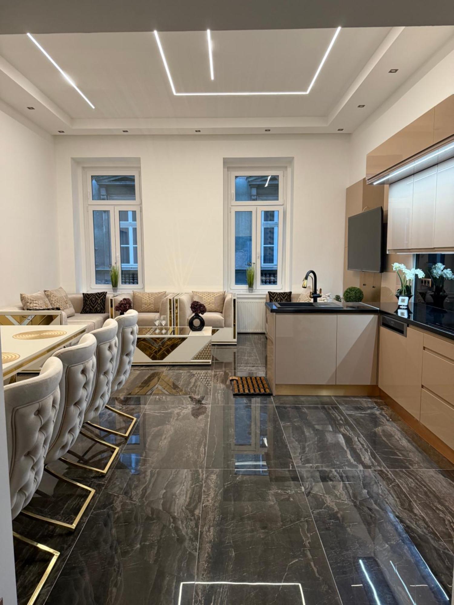 Luxury Gold Budapest