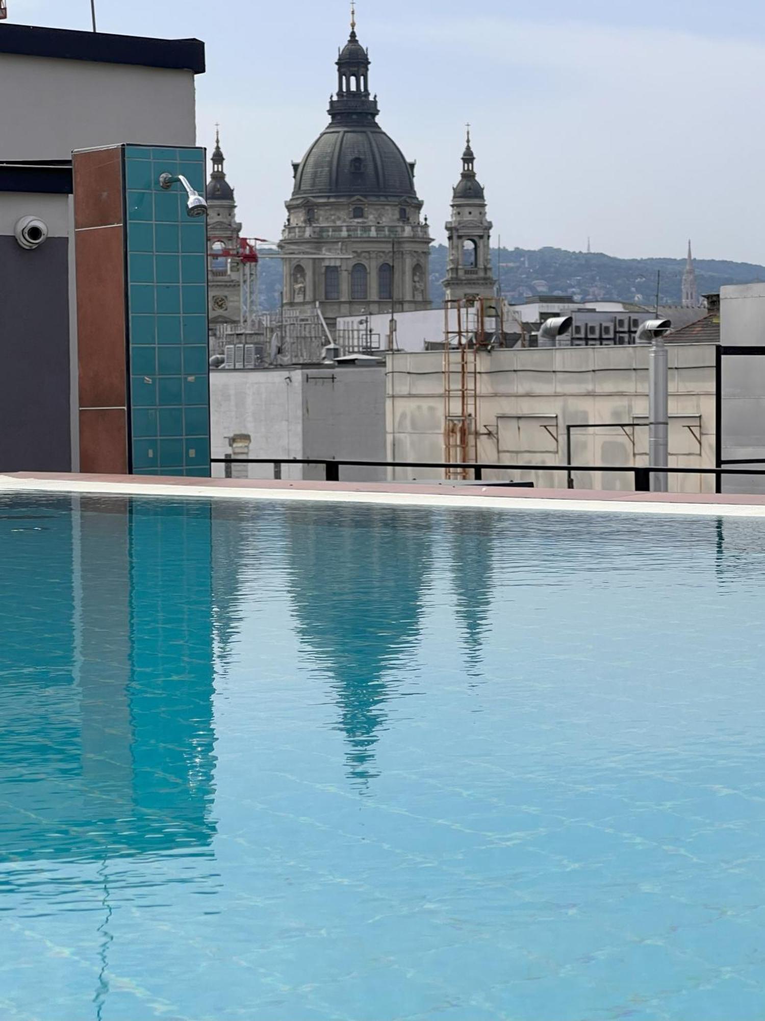 Luxe With Pool, Parking & Ac Appartamento