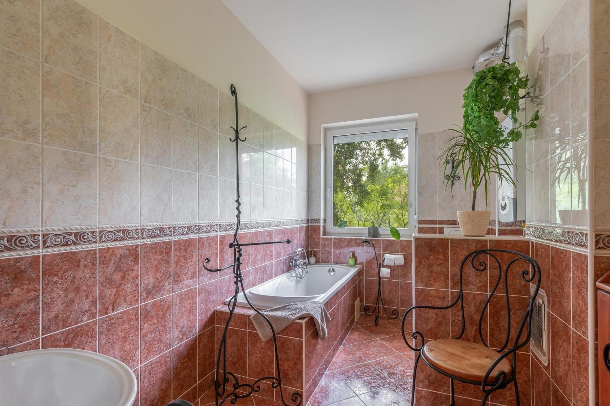 Kiraly Csaladi Apartman- Royal Family #freegarage Budapest