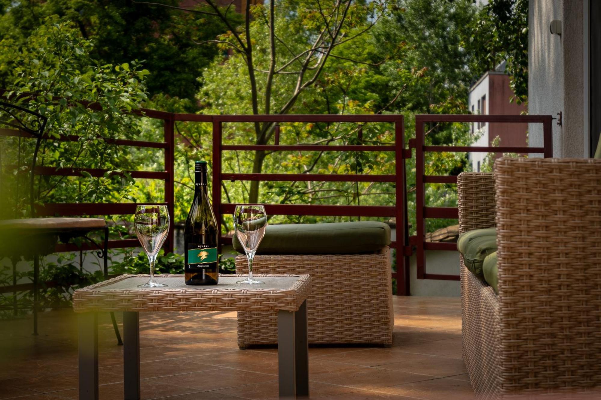 Kiraly Csaladi Apartman- Royal Family #freegarage * Budapest