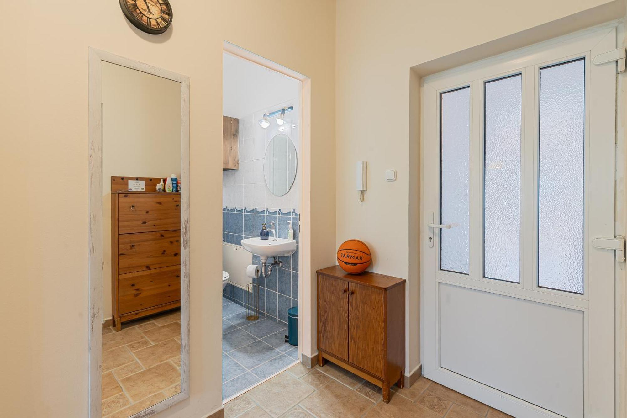 Kiraly Csaladi Apartman- Royal Family #freegarage Apartment *