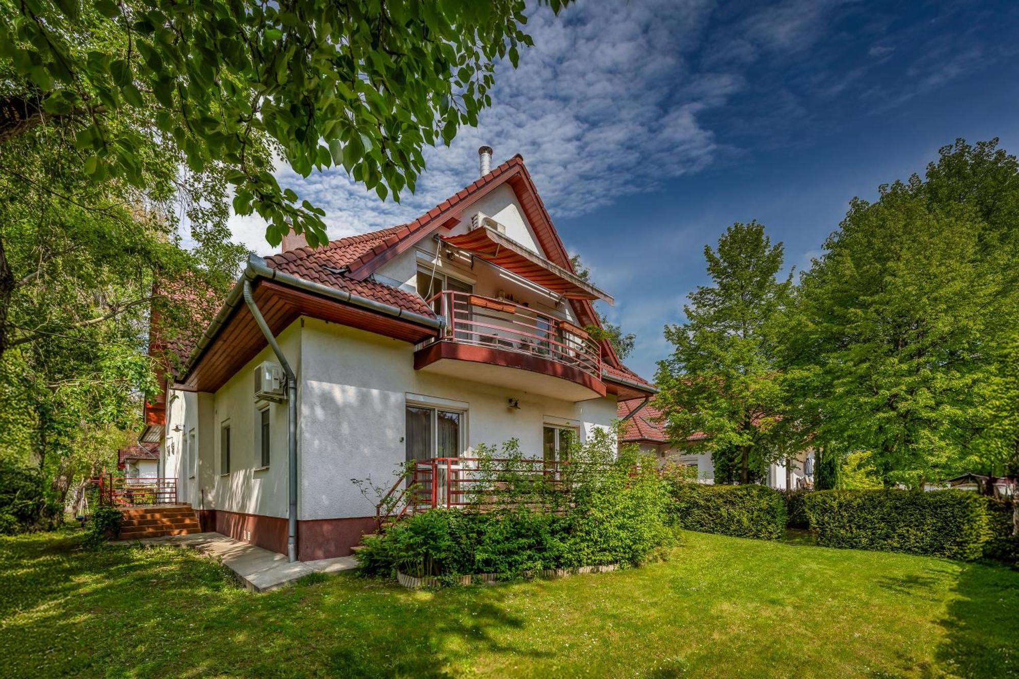 Kiraly Csaladi Apartman- Royal Family #freegarage Budapest