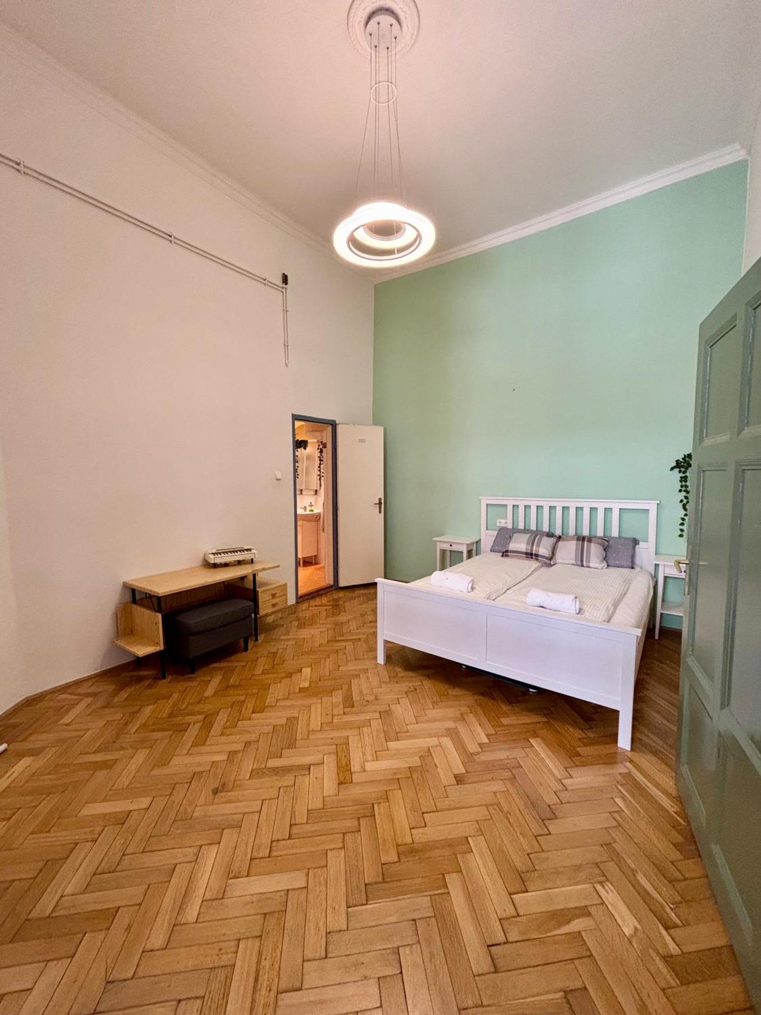 Orza Budapest