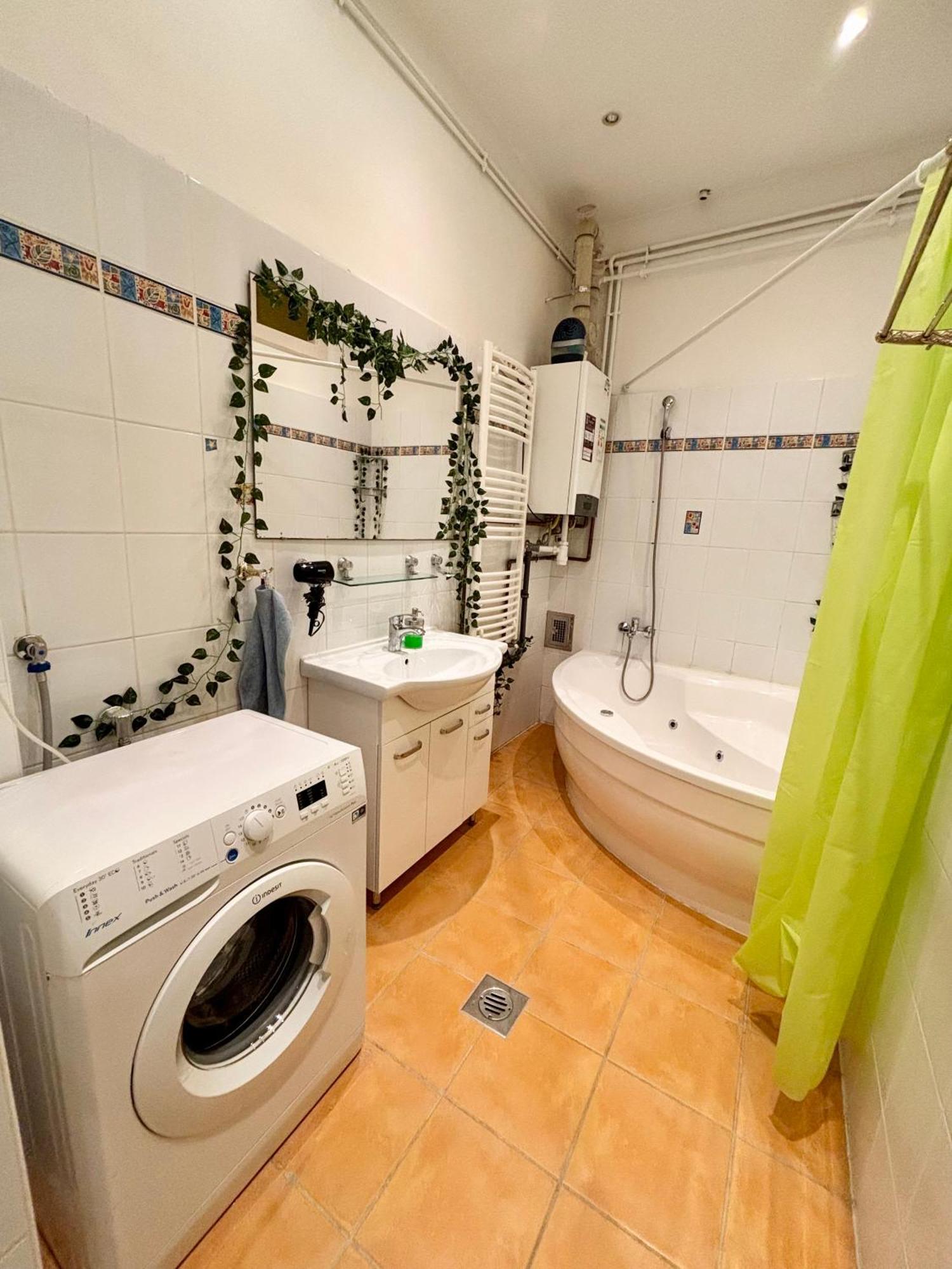 Orza Budapest